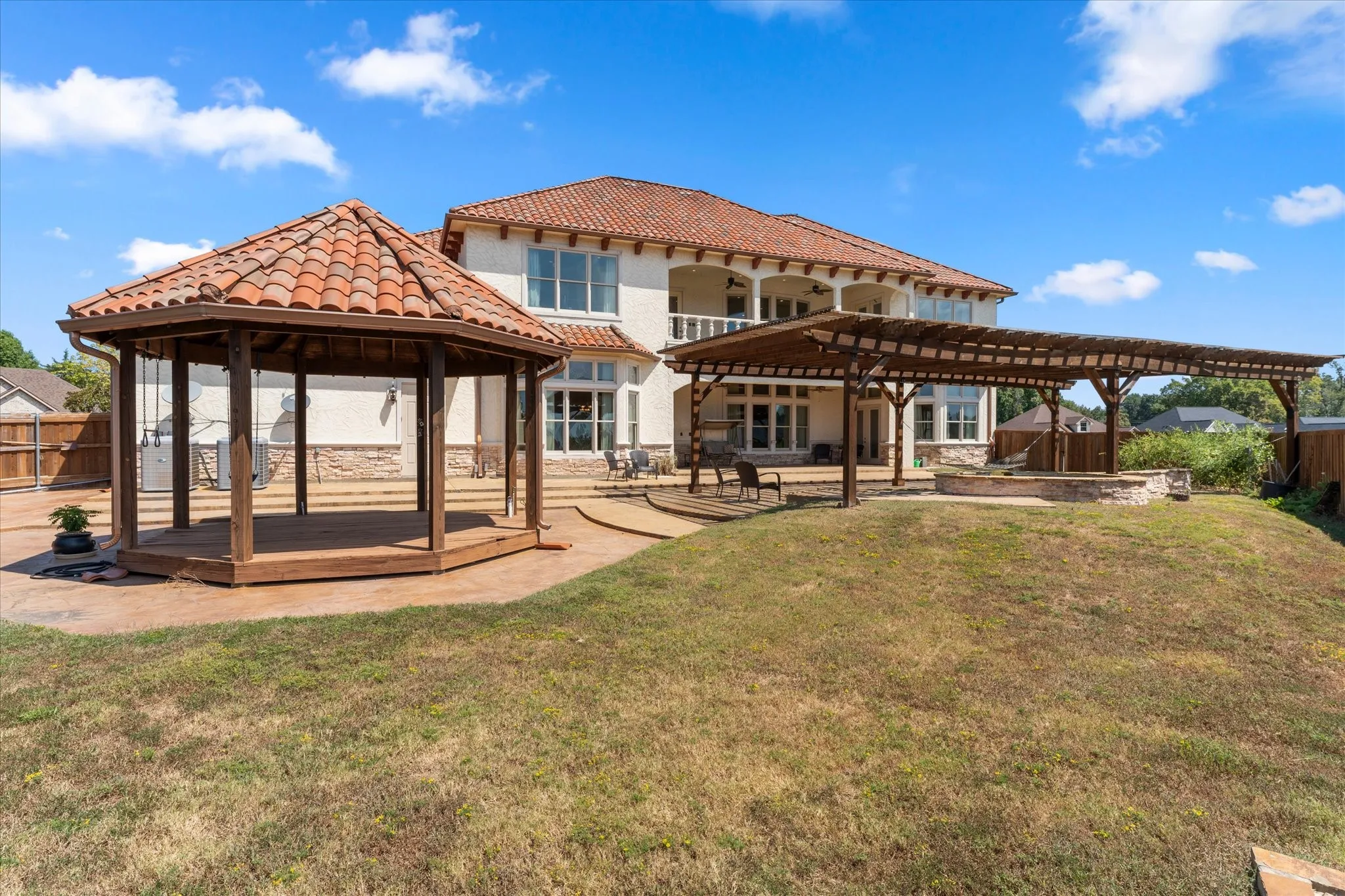 Single Family Residence For Sale in Titus County , 224 Kathryn Court, Mt Pleasant, Texas 75455, 6 Bedrooms, 6 Bathrooms, 3 Garage spaces, 8,846 Sqft, built in 2008, Preowned, Price $949,000, mls#21256197, Real Estate Agent in Mt Pleasant, Homes For Sale in Titus county, Homes For Sale in Mt Pleasant, Realtor in Mt Pleasant Texas, Real Estate Brokerage Independent Realty Texas, Luminita Cordes Realtor