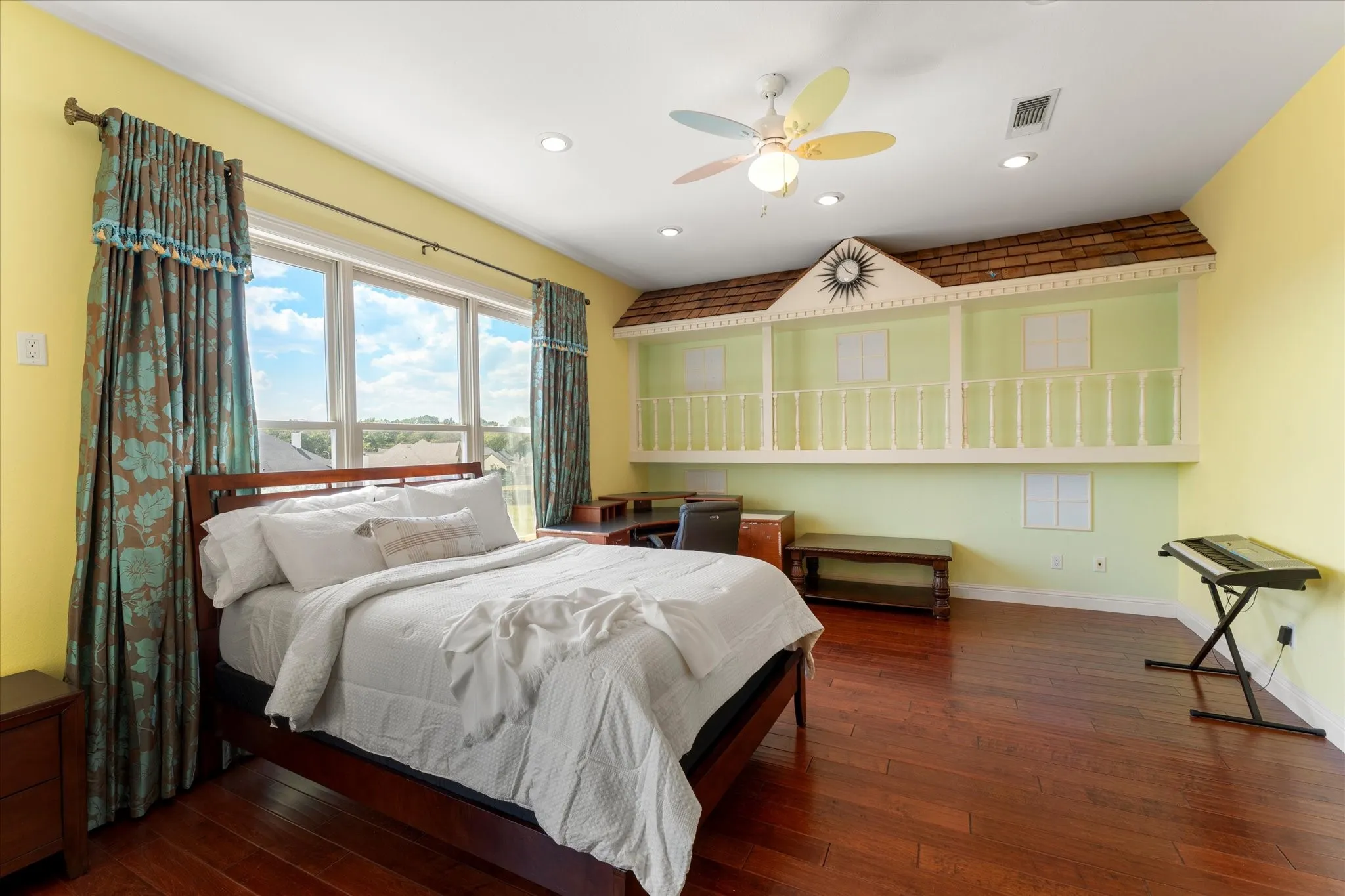 Single Family Residence For Sale in Titus County , 224 Kathryn Court, Mt Pleasant, Texas 75455, 6 Bedrooms, 6 Bathrooms, 3 Garage spaces, 8,846 Sqft, built in 2008, Preowned, Price $949,000, mls#21256197, Real Estate Agent in Mt Pleasant, Homes For Sale in Titus county, Homes For Sale in Mt Pleasant, Realtor in Mt Pleasant Texas, Real Estate Brokerage Independent Realty Texas, Luminita Cordes Realtor
