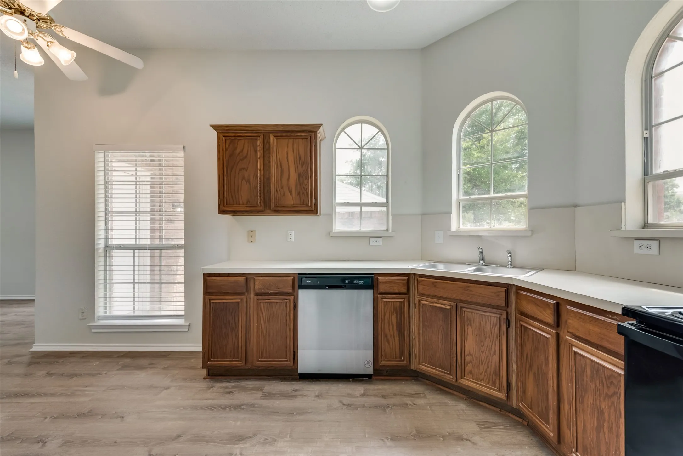 Single Family Residence For Rent in Rockwall County , 109 Brockway Drive, Rockwall, Texas 75032, 3 Bedrooms, 2 Bathrooms, 2 Garage spaces, 1,286 Sqft, built in 1994, Preowned, Price $1,900, mls#21245786, Real Estate Agent in Rockwall, Homes For Rent in Rockwall county, Homes For Rent in Rockwall, Realtor in Rockwall Texas, Real Estate Brokerage Independent Realty Texas, Luminita Cordes Realtor