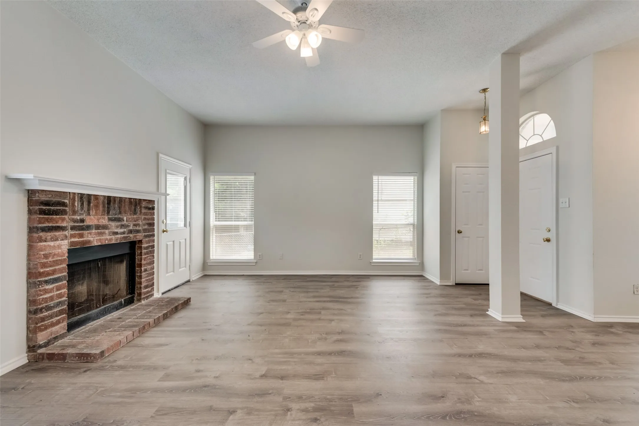 Single Family Residence For Rent in Rockwall County , 109 Brockway Drive, Rockwall, Texas 75032, 3 Bedrooms, 2 Bathrooms, 2 Garage spaces, 1,286 Sqft, built in 1994, Preowned, Price $1,900, mls#21245786, Real Estate Agent in Rockwall, Homes For Rent in Rockwall county, Homes For Rent in Rockwall, Realtor in Rockwall Texas, Real Estate Brokerage Independent Realty Texas, Luminita Cordes Realtor