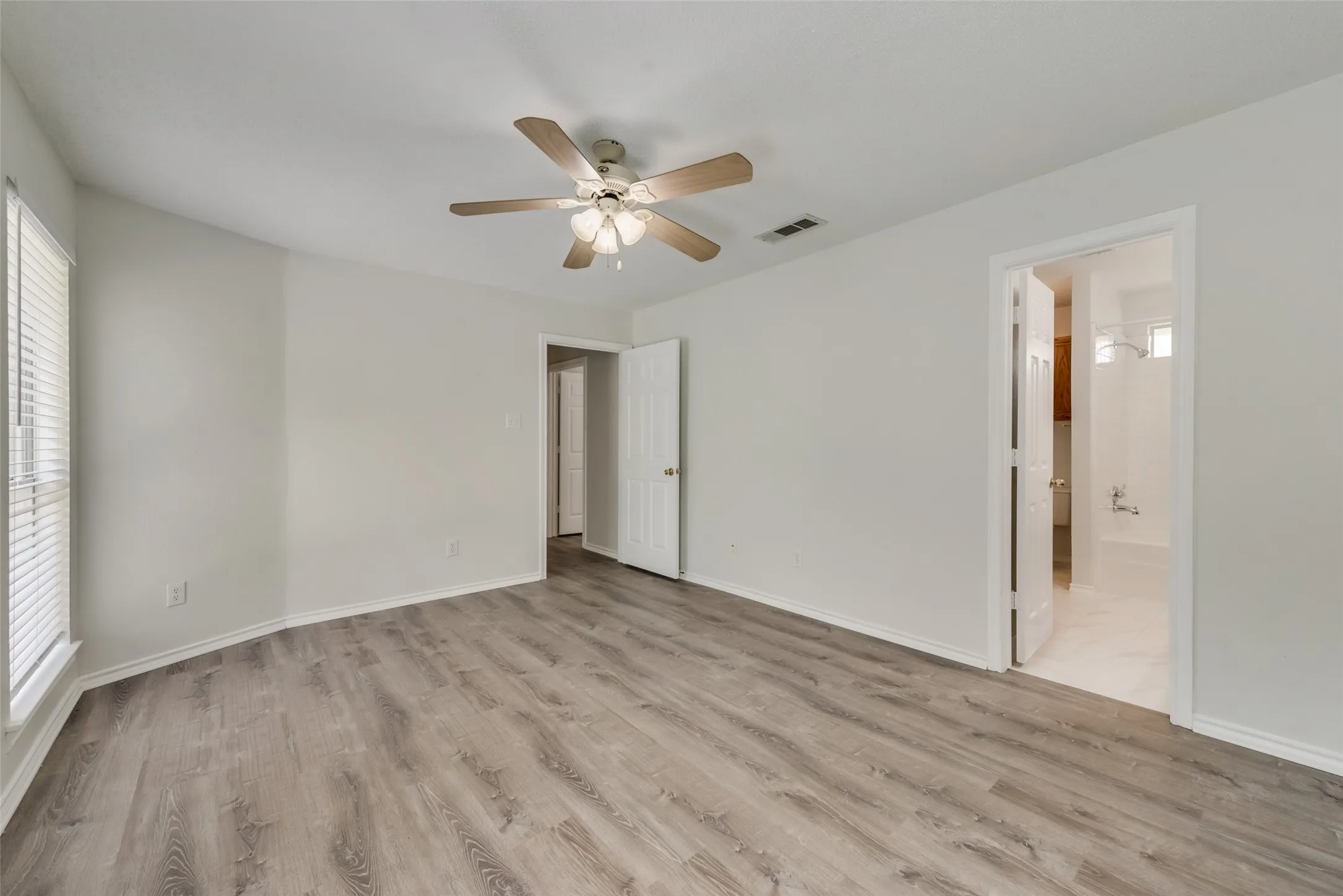 Single Family Residence For Rent in Rockwall County , 109 Brockway Drive, Rockwall, Texas 75032, 3 Bedrooms, 2 Bathrooms, 2 Garage spaces, 1,286 Sqft, built in 1994, Preowned, Price $1,900, mls#21245786, Real Estate Agent in Rockwall, Homes For Rent in Rockwall county, Homes For Rent in Rockwall, Realtor in Rockwall Texas, Real Estate Brokerage Independent Realty Texas, Luminita Cordes Realtor