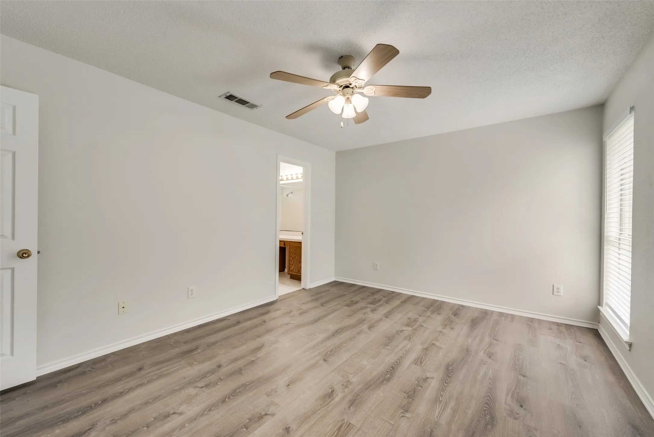 Single Family Residence For Rent in Rockwall County , 109 Brockway Drive, Rockwall, Texas 75032, 3 Bedrooms, 2 Bathrooms, 2 Garage spaces, 1,286 Sqft, built in 1994, Preowned, Price $1,900, mls#21245786, Real Estate Agent in Rockwall, Homes For Rent in Rockwall county, Homes For Rent in Rockwall, Realtor in Rockwall Texas, Real Estate Brokerage Independent Realty Texas, Luminita Cordes Realtor