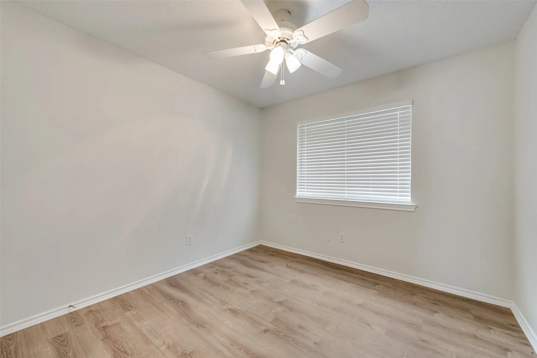 Single Family Residence For Rent in Rockwall County , 109 Brockway Drive, Rockwall, Texas 75032, 3 Bedrooms, 2 Bathrooms, 2 Garage spaces, 1,286 Sqft, built in 1994, Preowned, Price $1,900, mls#21245786, Real Estate Agent in Rockwall, Homes For Rent in Rockwall county, Homes For Rent in Rockwall, Realtor in Rockwall Texas, Real Estate Brokerage Independent Realty Texas, Luminita Cordes Realtor