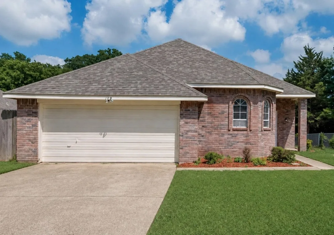 Single Family Residence For Rent in Rockwall County , 109 Brockway Drive, Rockwall, Texas 75032, 3 Bedrooms, 2 Bathrooms, 2 Garage spaces, 1,286 Sqft, built in 1994, Preowned, Price $1,900, mls#21245786, Real Estate Agent in Rockwall, Homes For Rent in Rockwall county, Homes For Rent in Rockwall, Realtor in Rockwall Texas, Real Estate Brokerage Independent Realty Texas, Luminita Cordes Realtor