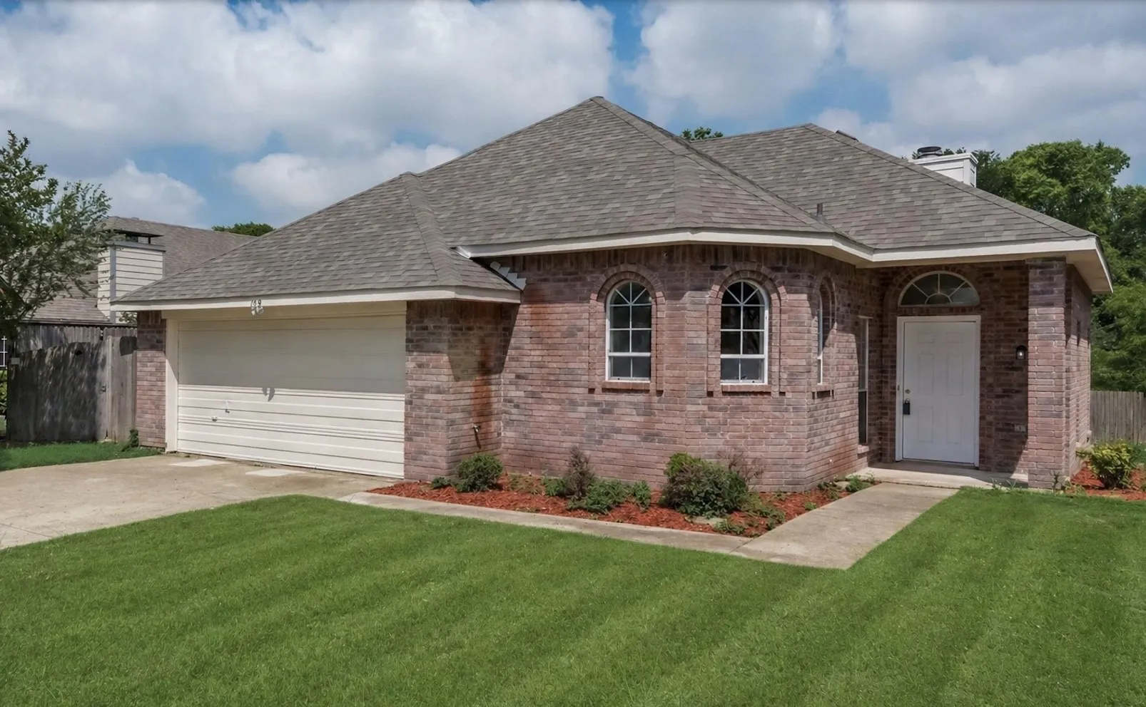 Single Family Residence For Rent in Rockwall County , 109 Brockway Drive, Rockwall, Texas 75032, 3 Bedrooms, 2 Bathrooms, 2 Garage spaces, 1,286 Sqft, built in 1994, Preowned, Price $1,900, mls#21245786, Real Estate Agent in Rockwall, Homes For Rent in Rockwall county, Homes For Rent in Rockwall, Realtor in Rockwall Texas, Real Estate Brokerage Independent Realty Texas, Luminita Cordes Realtor