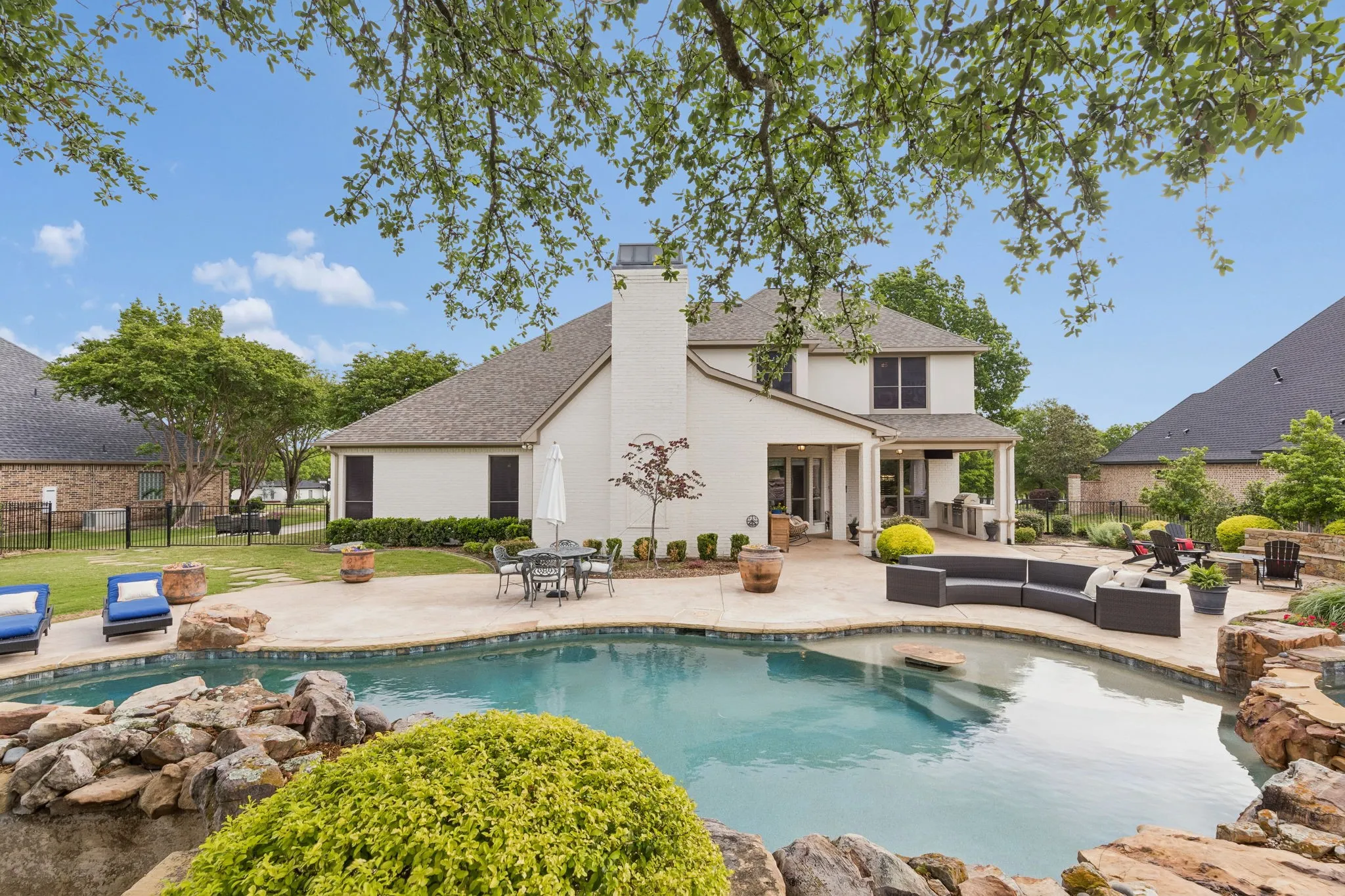 Single Family Residence For Sale in Rockwall County , 156 Stoneleigh Drive, Heath, Texas 75032, 4 Bedroom, 4 Bathroom, 3 Garage spaces, 4,260 Sqft, built in 2002, Preowned, mls#21238044, Real Estate Agent in Heath, Homes For Sale in Rockwall county, Homes For Sale in Heath, Realtor in Heath Texas, Real Estate Brokerage Independent Realty Texas, Luminita Cordes Realtor