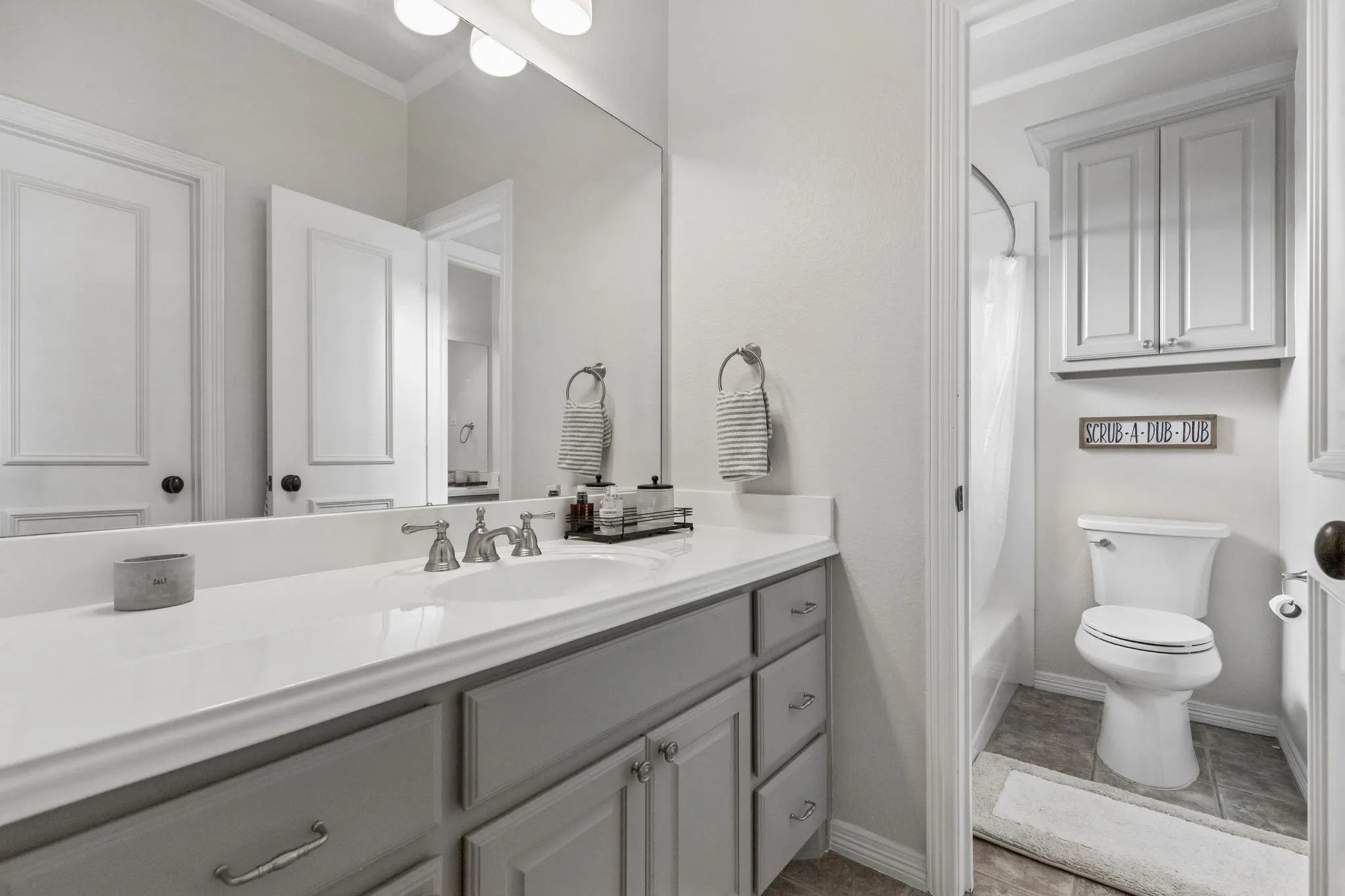 Single Family Residence For Sale in Rockwall County , 156 Stoneleigh Drive, Heath, Texas 75032, 4 Bedroom, 4 Bathroom, 3 Garage spaces, 4,260 Sqft, built in 2002, Preowned, mls#21238044, Real Estate Agent in Heath, Homes For Sale in Rockwall county, Homes For Sale in Heath, Realtor in Heath Texas, Real Estate Brokerage Independent Realty Texas, Luminita Cordes Realtor
