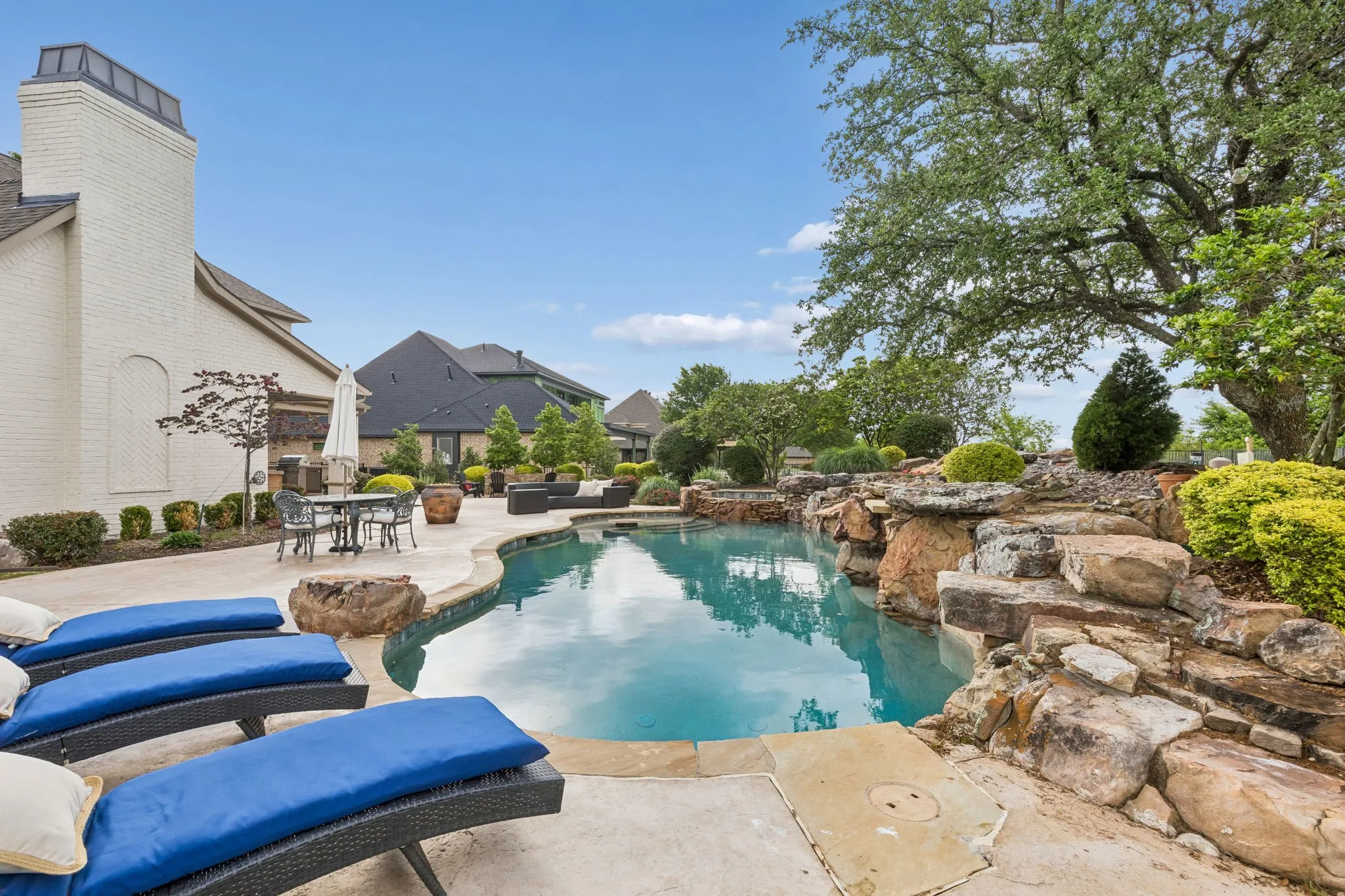 Single Family Residence For Sale in Rockwall County , 156 Stoneleigh Drive, Heath, Texas 75032, 4 Bedroom, 4 Bathroom, 3 Garage spaces, 4,260 Sqft, built in 2002, Preowned, mls#21238044, Real Estate Agent in Heath, Homes For Sale in Rockwall county, Homes For Sale in Heath, Realtor in Heath Texas, Real Estate Brokerage Independent Realty Texas, Luminita Cordes Realtor
