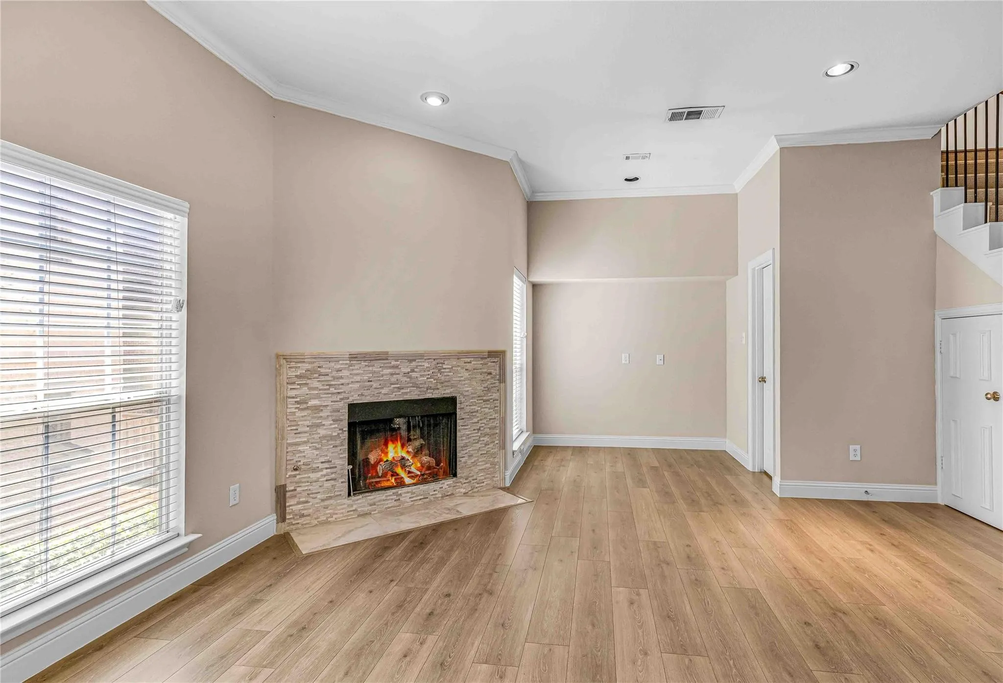 Townhouse For Rent in Dallas County , 3327 Rosedale Avenue B, University Park, Texas 75205, 2 Bedroom, 3 Bathroom, 2 Garage spaces, 1,490 Sqft, built in 1991, mls#21255696, Real Estate Agent in University Park, Homes For Rent in Dallas county, Homes For Rent in University Park, Realtor in University Park Texas, Real Estate Brokerage Independent Realty Texas, Luminita Cordes Realtor