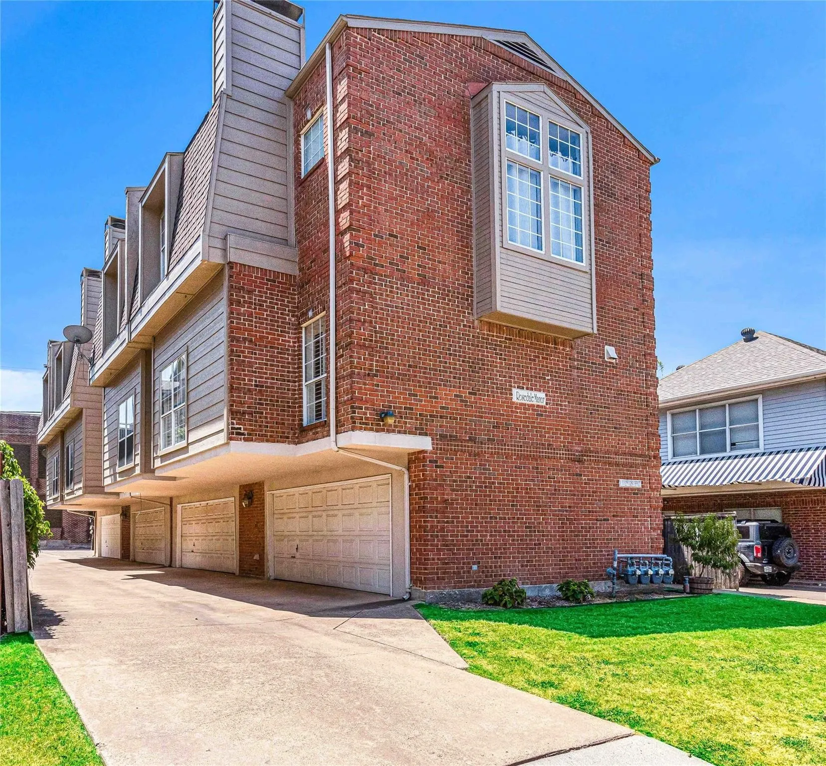 Townhouse For Rent in Dallas County , 3327 Rosedale Avenue B, University Park, Texas 75205, 2 Bedroom, 3 Bathroom, 2 Garage spaces, 1,490 Sqft, built in 1991, mls#21255696, Real Estate Agent in University Park, Homes For Rent in Dallas county, Homes For Rent in University Park, Realtor in University Park Texas, Real Estate Brokerage Independent Realty Texas, Luminita Cordes Realtor