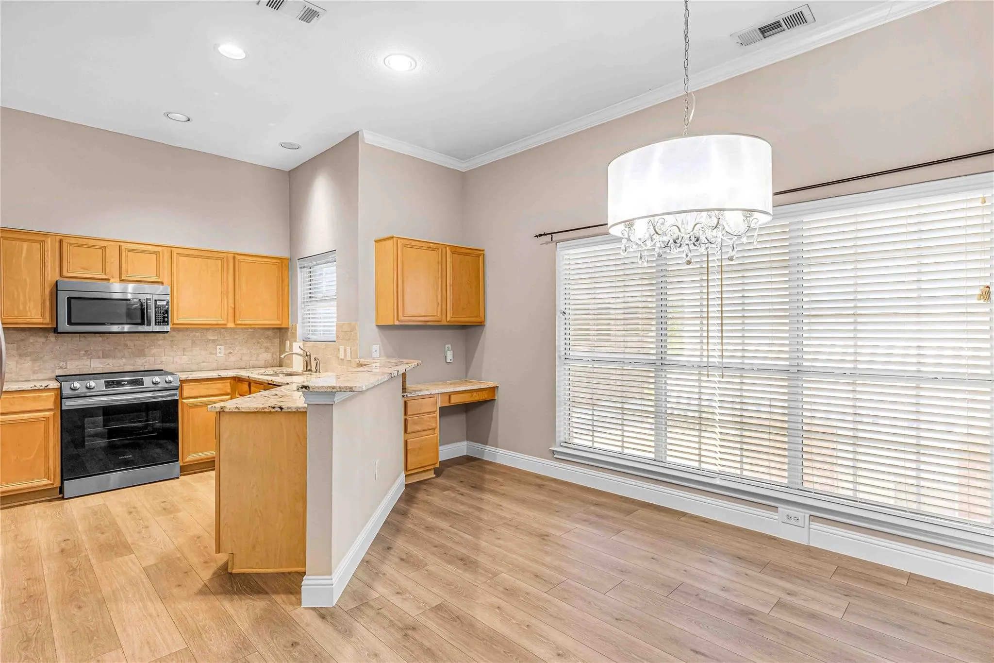 Townhouse For Rent in Dallas County , 3327 Rosedale Avenue B, University Park, Texas 75205, 2 Bedroom, 3 Bathroom, 2 Garage spaces, 1,490 Sqft, built in 1991, mls#21255696, Real Estate Agent in University Park, Homes For Rent in Dallas county, Homes For Rent in University Park, Realtor in University Park Texas, Real Estate Brokerage Independent Realty Texas, Luminita Cordes Realtor