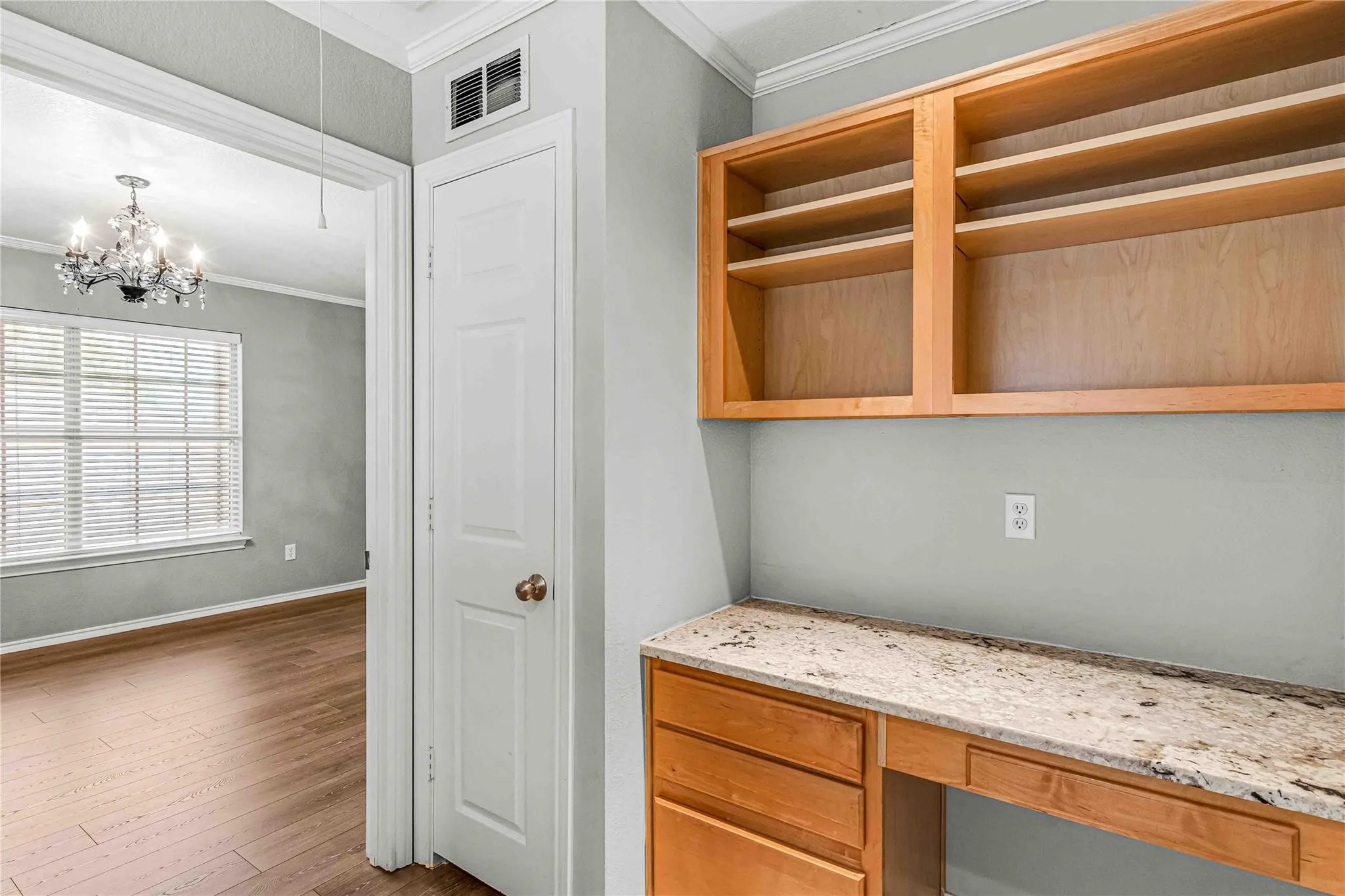 Townhouse For Rent in Dallas County , 3327 Rosedale Avenue B, University Park, Texas 75205, 2 Bedroom, 3 Bathroom, 2 Garage spaces, 1,490 Sqft, built in 1991, mls#21255696, Real Estate Agent in University Park, Homes For Rent in Dallas county, Homes For Rent in University Park, Realtor in University Park Texas, Real Estate Brokerage Independent Realty Texas, Luminita Cordes Realtor