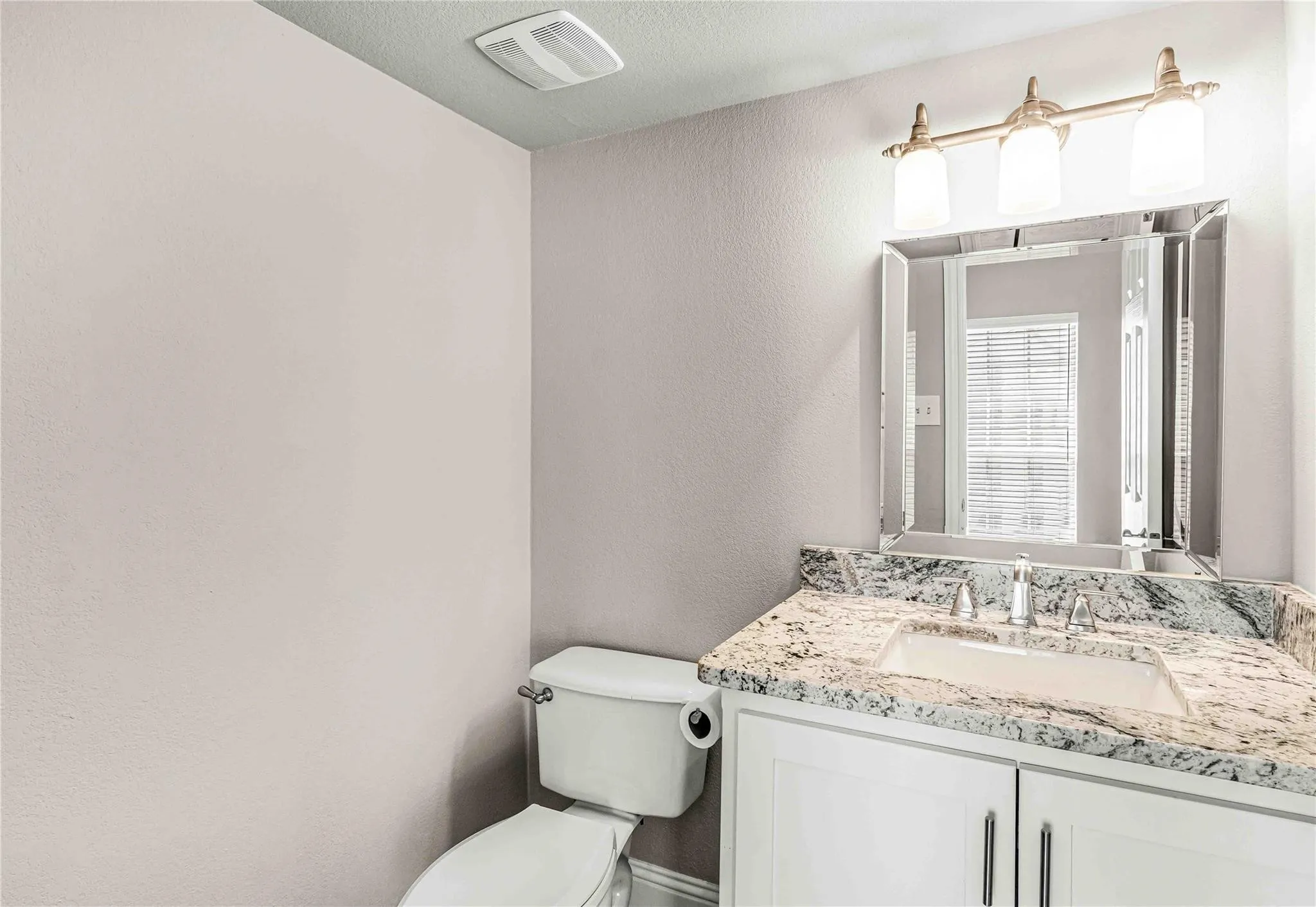 Townhouse For Rent in Dallas County , 3327 Rosedale Avenue B, University Park, Texas 75205, 2 Bedroom, 3 Bathroom, 2 Garage spaces, 1,490 Sqft, built in 1991, mls#21255696, Real Estate Agent in University Park, Homes For Rent in Dallas county, Homes For Rent in University Park, Realtor in University Park Texas, Real Estate Brokerage Independent Realty Texas, Luminita Cordes Realtor