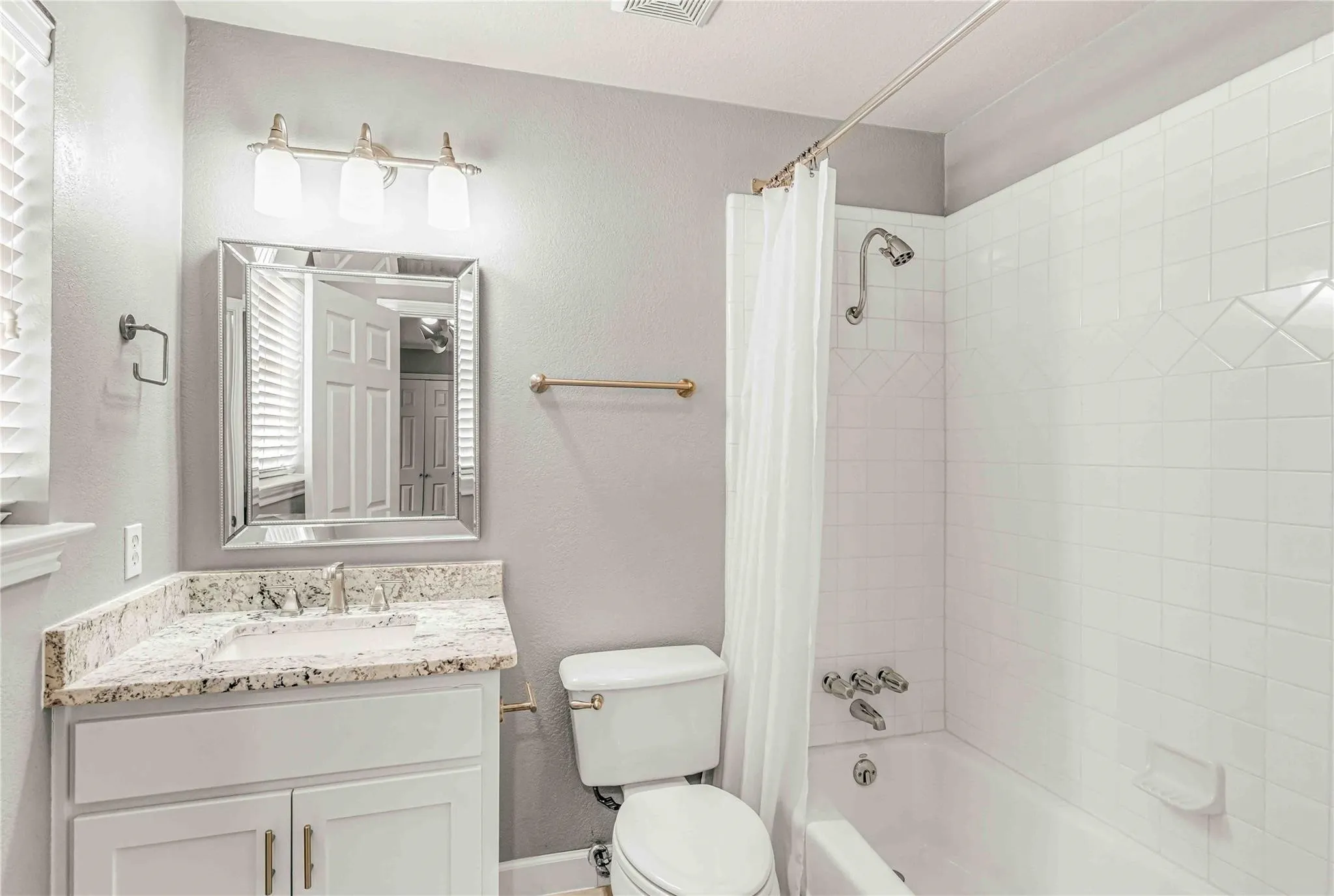Townhouse For Rent in Dallas County , 3327 Rosedale Avenue B, University Park, Texas 75205, 2 Bedroom, 3 Bathroom, 2 Garage spaces, 1,490 Sqft, built in 1991, mls#21255696, Real Estate Agent in University Park, Homes For Rent in Dallas county, Homes For Rent in University Park, Realtor in University Park Texas, Real Estate Brokerage Independent Realty Texas, Luminita Cordes Realtor