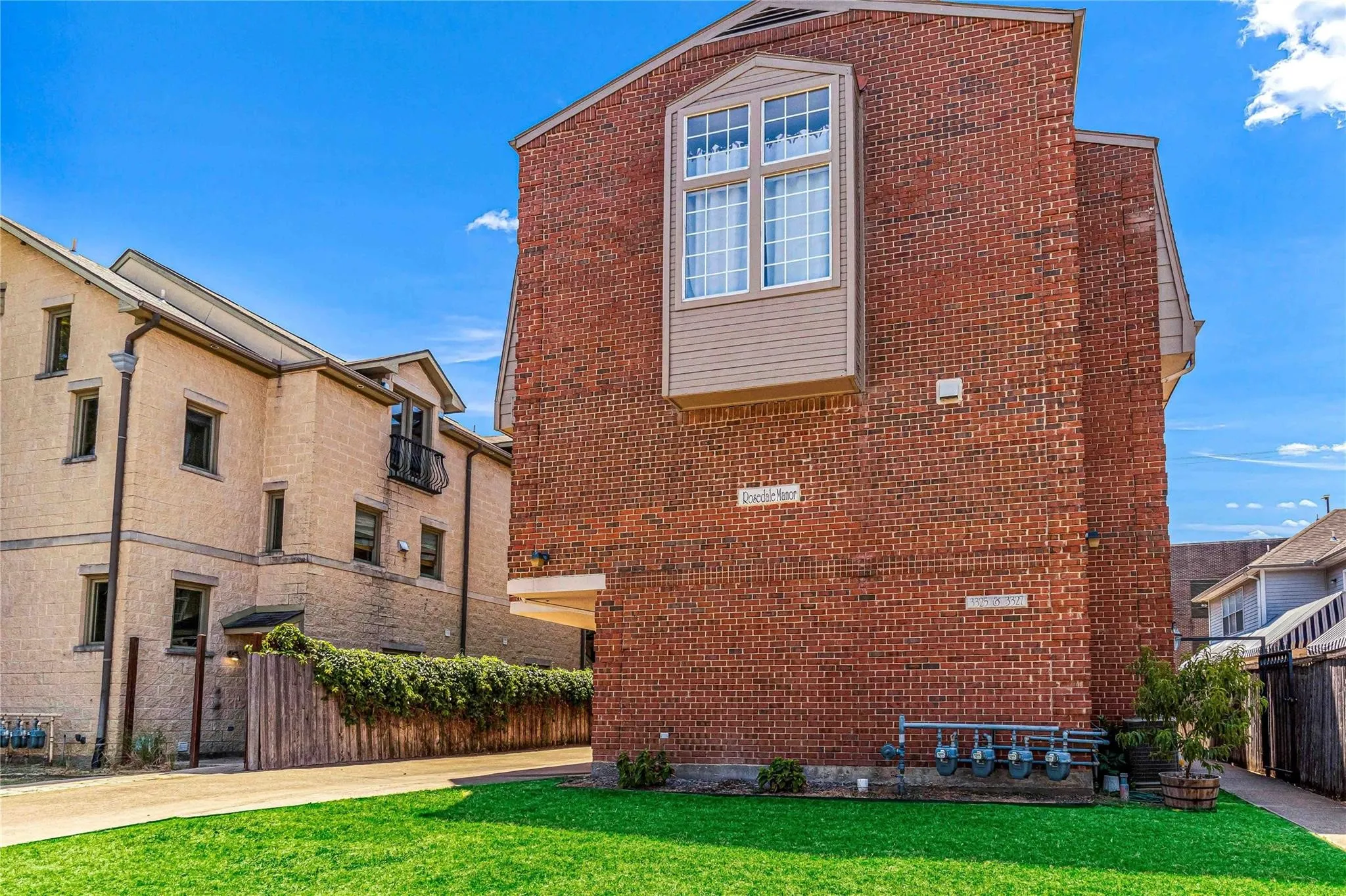 Townhouse For Rent in Dallas County , 3327 Rosedale Avenue B, University Park, Texas 75205, 2 Bedroom, 3 Bathroom, 2 Garage spaces, 1,490 Sqft, built in 1991, mls#21255696, Real Estate Agent in University Park, Homes For Rent in Dallas county, Homes For Rent in University Park, Realtor in University Park Texas, Real Estate Brokerage Independent Realty Texas, Luminita Cordes Realtor