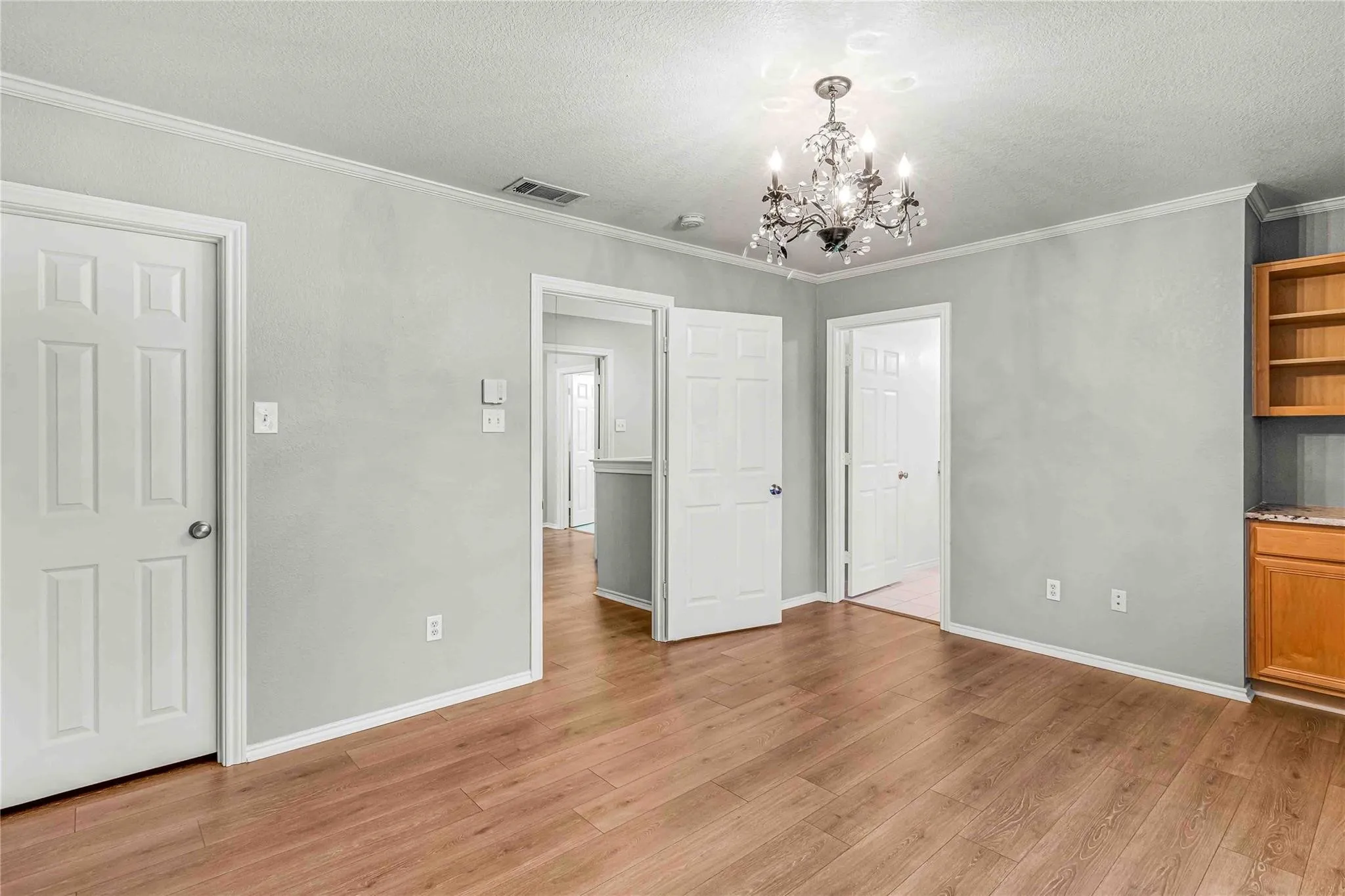 Townhouse For Rent in Dallas County , 3327 Rosedale Avenue B, University Park, Texas 75205, 2 Bedroom, 3 Bathroom, 2 Garage spaces, 1,490 Sqft, built in 1991, mls#21255696, Real Estate Agent in University Park, Homes For Rent in Dallas county, Homes For Rent in University Park, Realtor in University Park Texas, Real Estate Brokerage Independent Realty Texas, Luminita Cordes Realtor