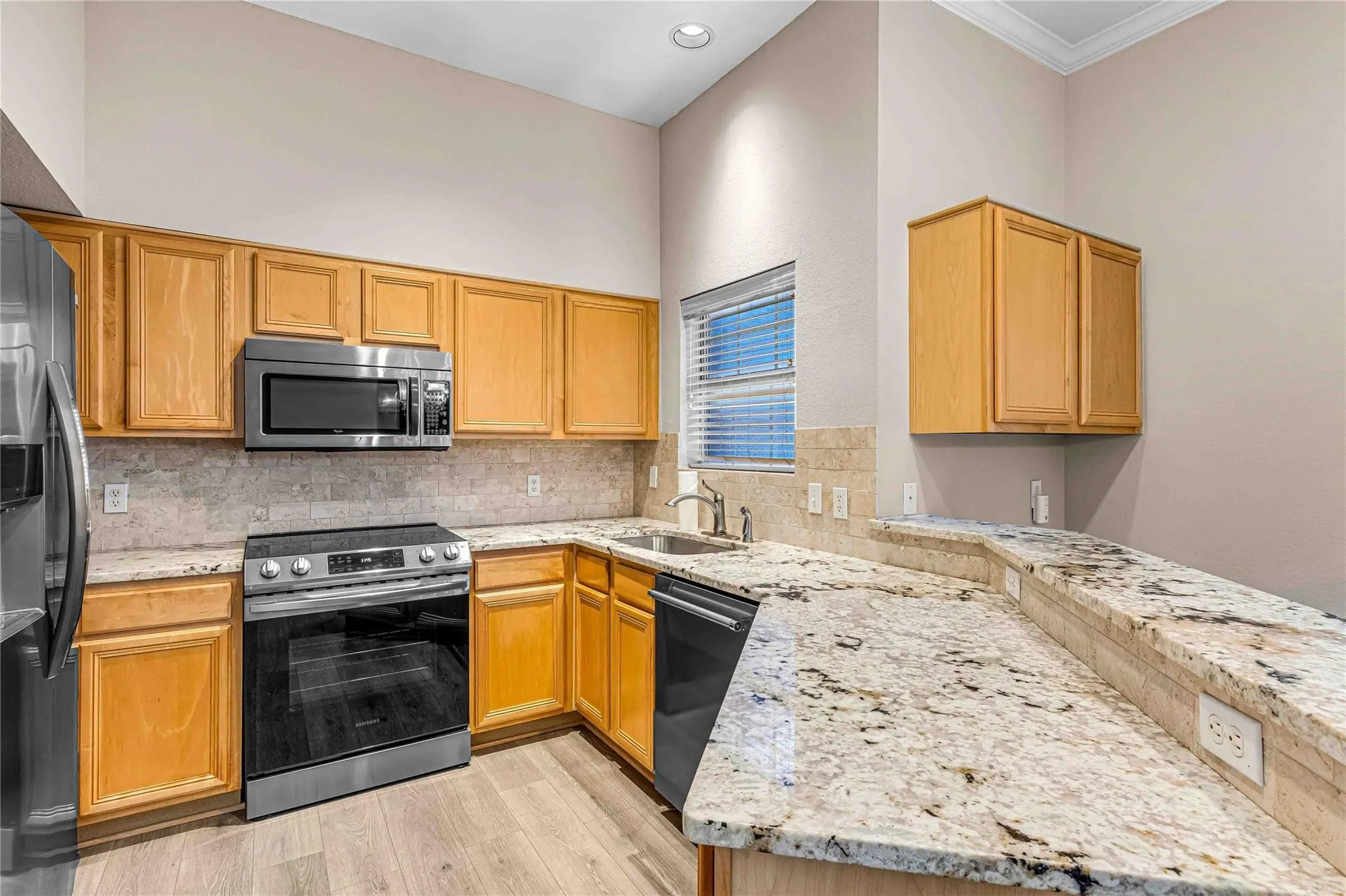 Townhouse For Rent in Dallas County , 3327 Rosedale Avenue B, University Park, Texas 75205, 2 Bedroom, 3 Bathroom, 2 Garage spaces, 1,490 Sqft, built in 1991, mls#21255696, Real Estate Agent in University Park, Homes For Rent in Dallas county, Homes For Rent in University Park, Realtor in University Park Texas, Real Estate Brokerage Independent Realty Texas, Luminita Cordes Realtor