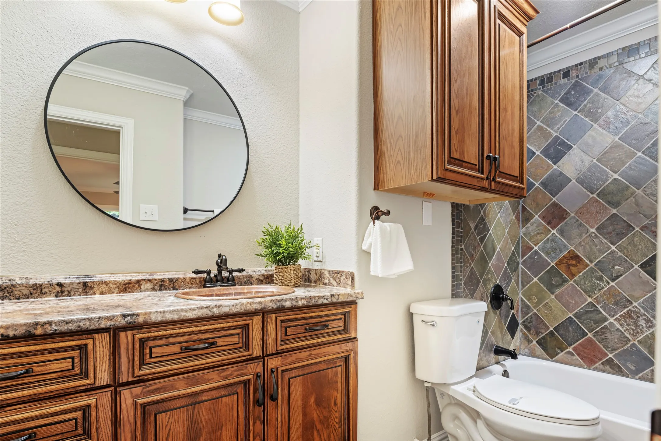 Townhouse For Sale in Dallas County , 13571 Waterfall Way, Dallas, Texas 75240, 3 Bedroom, 2 Bathroom, Garage spaces, 1,380 Sqft, built in 1969, Preowned, mls#21255897, Real Estate Agent in Dallas, Homes For Sale in Dallas county, Homes For Sale in Dallas, Realtor in Dallas Texas, Real Estate Brokerage Independent Realty Texas, Luminita Cordes Realtor