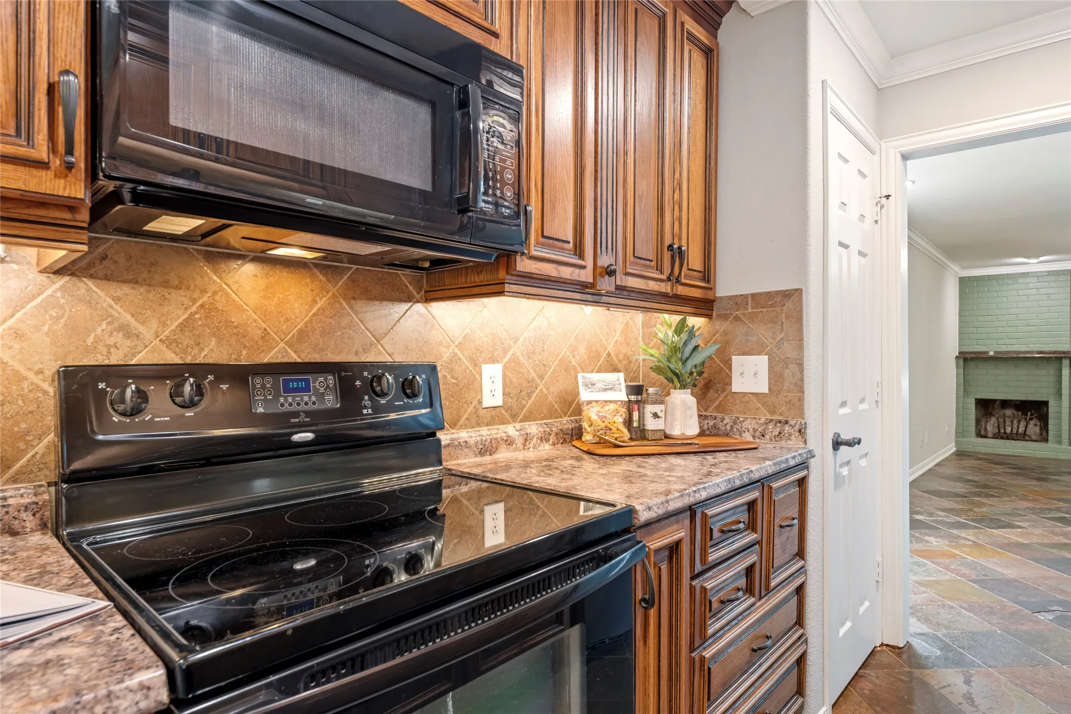 Townhouse For Sale in Dallas County , 13571 Waterfall Way, Dallas, Texas 75240, 3 Bedroom, 2 Bathroom, Garage spaces, 1,380 Sqft, built in 1969, Preowned, mls#21255897, Real Estate Agent in Dallas, Homes For Sale in Dallas county, Homes For Sale in Dallas, Realtor in Dallas Texas, Real Estate Brokerage Independent Realty Texas, Luminita Cordes Realtor