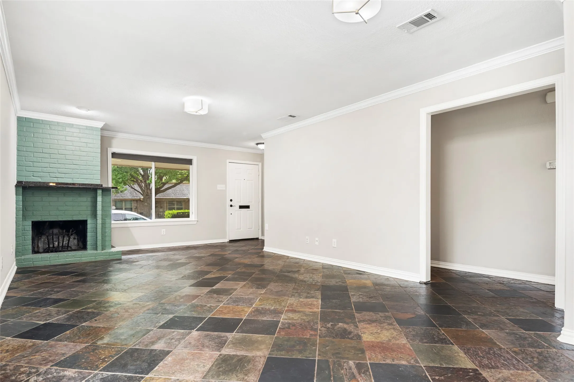 Townhouse For Sale in Dallas County , 13571 Waterfall Way, Dallas, Texas 75240, 3 Bedroom, 2 Bathroom, Garage spaces, 1,380 Sqft, built in 1969, Preowned, mls#21255897, Real Estate Agent in Dallas, Homes For Sale in Dallas county, Homes For Sale in Dallas, Realtor in Dallas Texas, Real Estate Brokerage Independent Realty Texas, Luminita Cordes Realtor