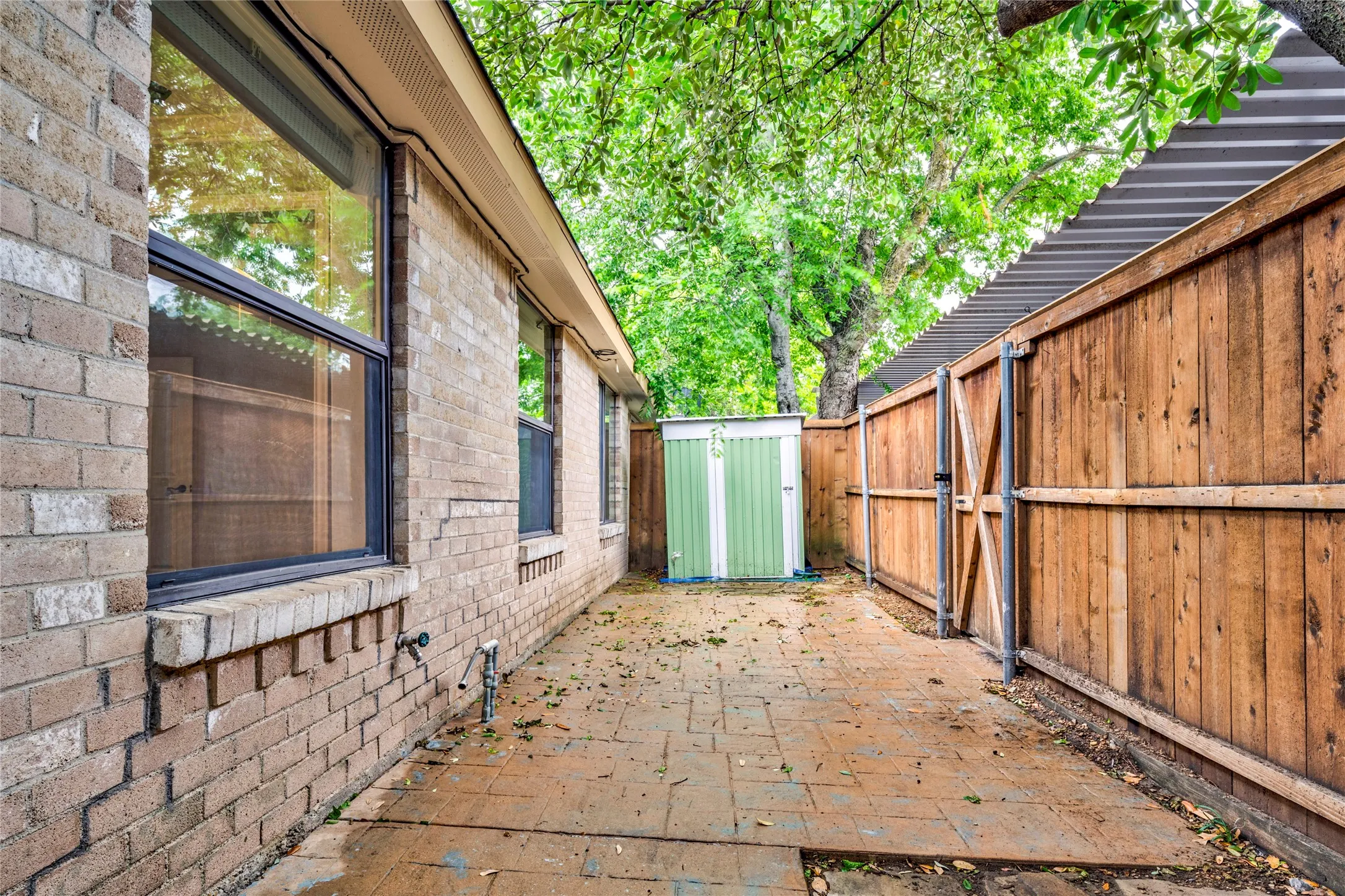 Townhouse For Sale in Dallas County , 13571 Waterfall Way, Dallas, Texas 75240, 3 Bedroom, 2 Bathroom, Garage spaces, 1,380 Sqft, built in 1969, Preowned, mls#21255897, Real Estate Agent in Dallas, Homes For Sale in Dallas county, Homes For Sale in Dallas, Realtor in Dallas Texas, Real Estate Brokerage Independent Realty Texas, Luminita Cordes Realtor