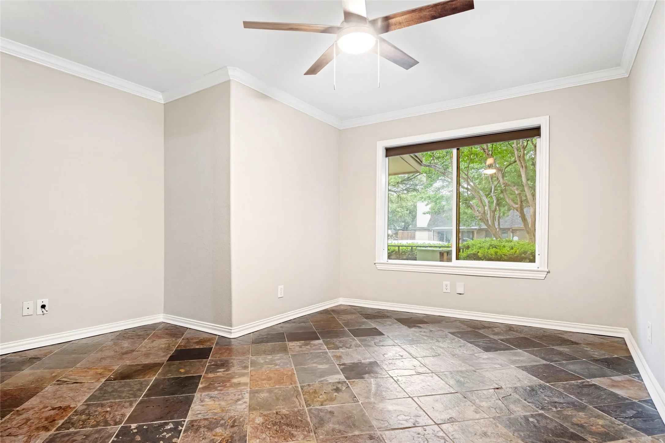 Townhouse For Sale in Dallas County , 13571 Waterfall Way, Dallas, Texas 75240, 3 Bedroom, 2 Bathroom, Garage spaces, 1,380 Sqft, built in 1969, Preowned, mls#21255897, Real Estate Agent in Dallas, Homes For Sale in Dallas county, Homes For Sale in Dallas, Realtor in Dallas Texas, Real Estate Brokerage Independent Realty Texas, Luminita Cordes Realtor