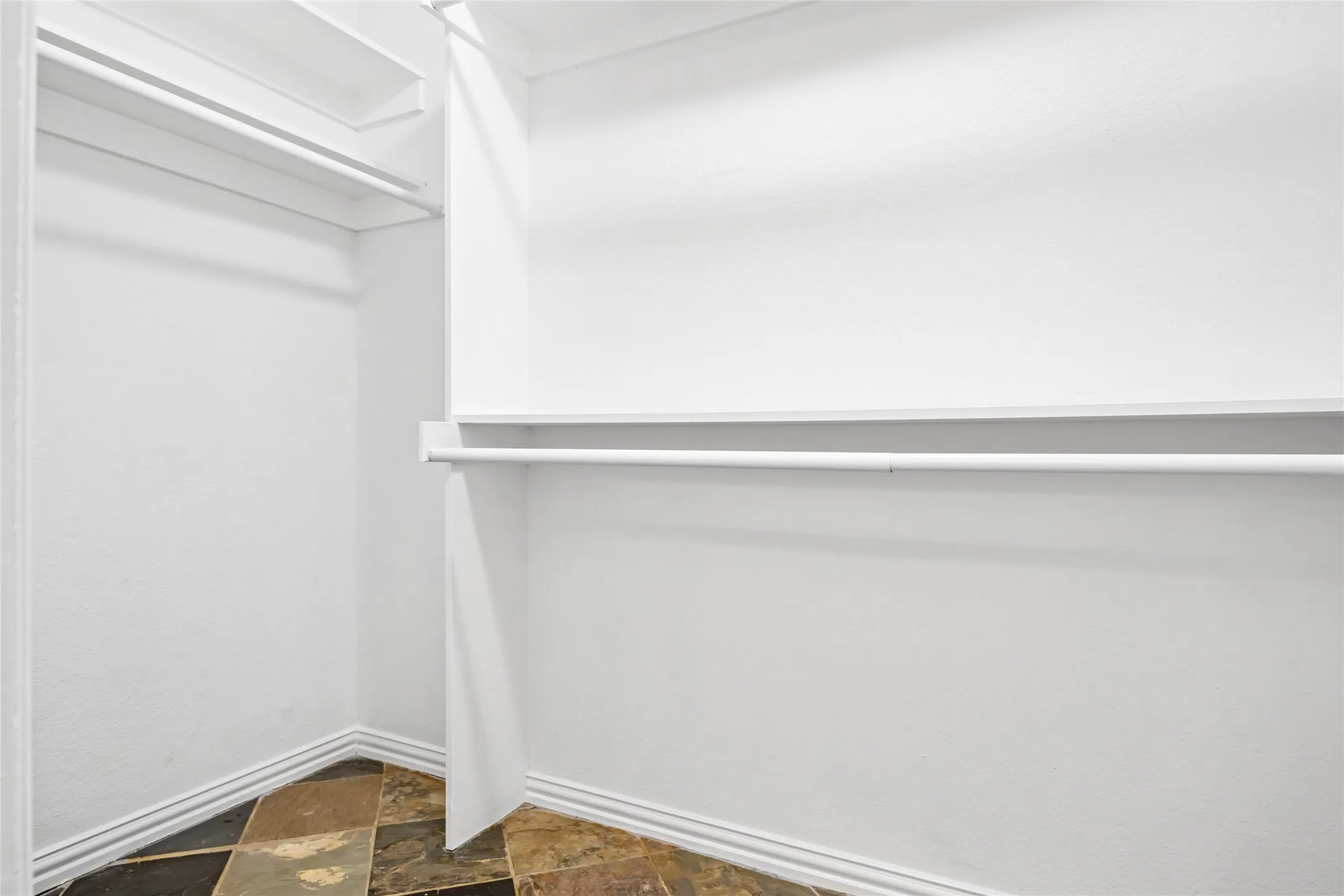Townhouse For Sale in Dallas County , 13571 Waterfall Way, Dallas, Texas 75240, 3 Bedroom, 2 Bathroom, Garage spaces, 1,380 Sqft, built in 1969, Preowned, mls#21255897, Real Estate Agent in Dallas, Homes For Sale in Dallas county, Homes For Sale in Dallas, Realtor in Dallas Texas, Real Estate Brokerage Independent Realty Texas, Luminita Cordes Realtor