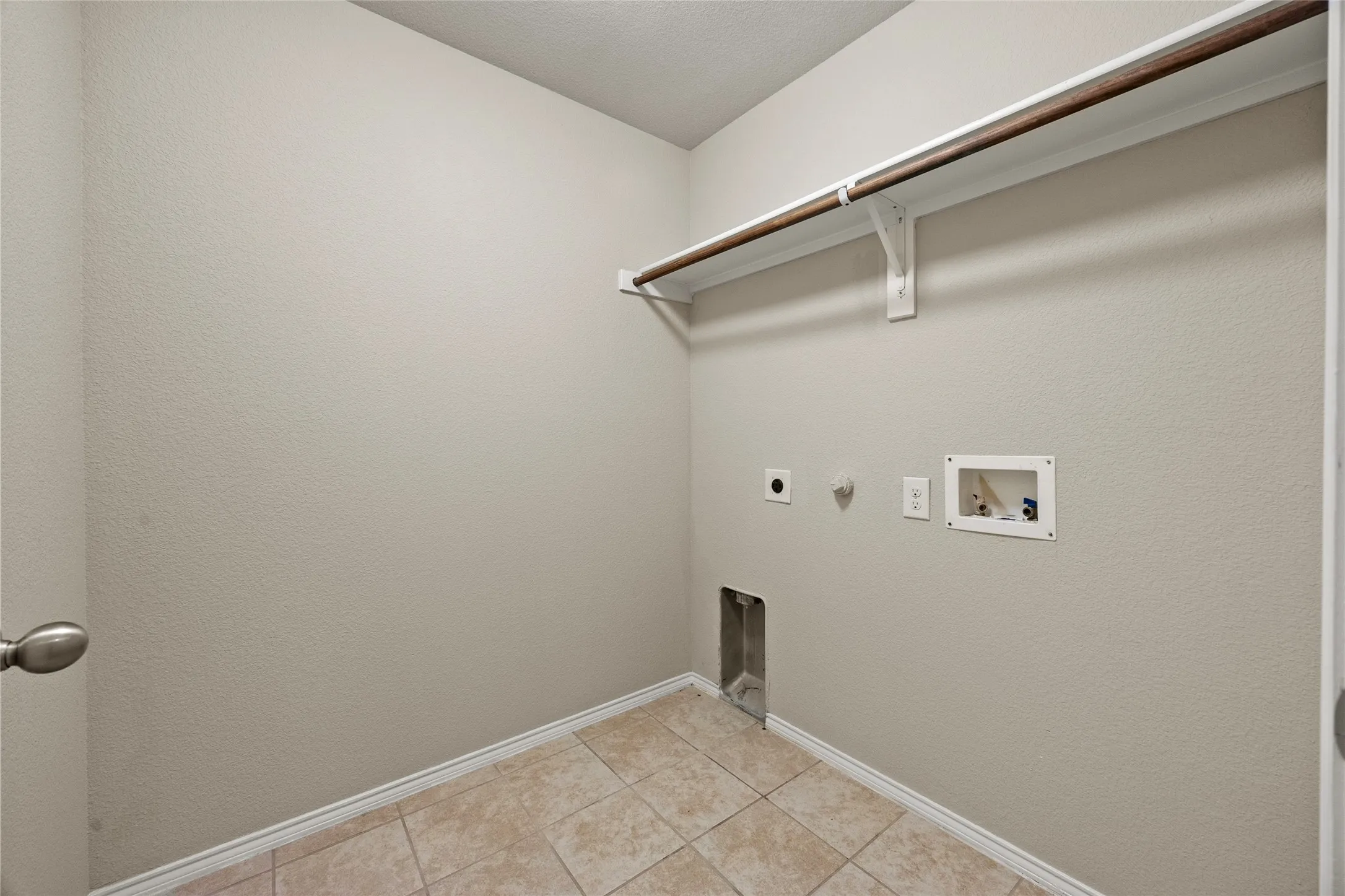 Single Family Residence For Sale in Rockwall County , 2492 Saldana Drive, Fate, Texas 75189, 4 Bedroom, 2 Bathroom, 2 Garage spaces, 1,609 Sqft, built in 2017, Preowned, mls#21255149, Real Estate Agent in Fate, Homes For Sale in Rockwall county, Homes For Sale in Fate, Realtor in Fate Texas, Real Estate Brokerage Independent Realty Texas, Luminita Cordes Realtor