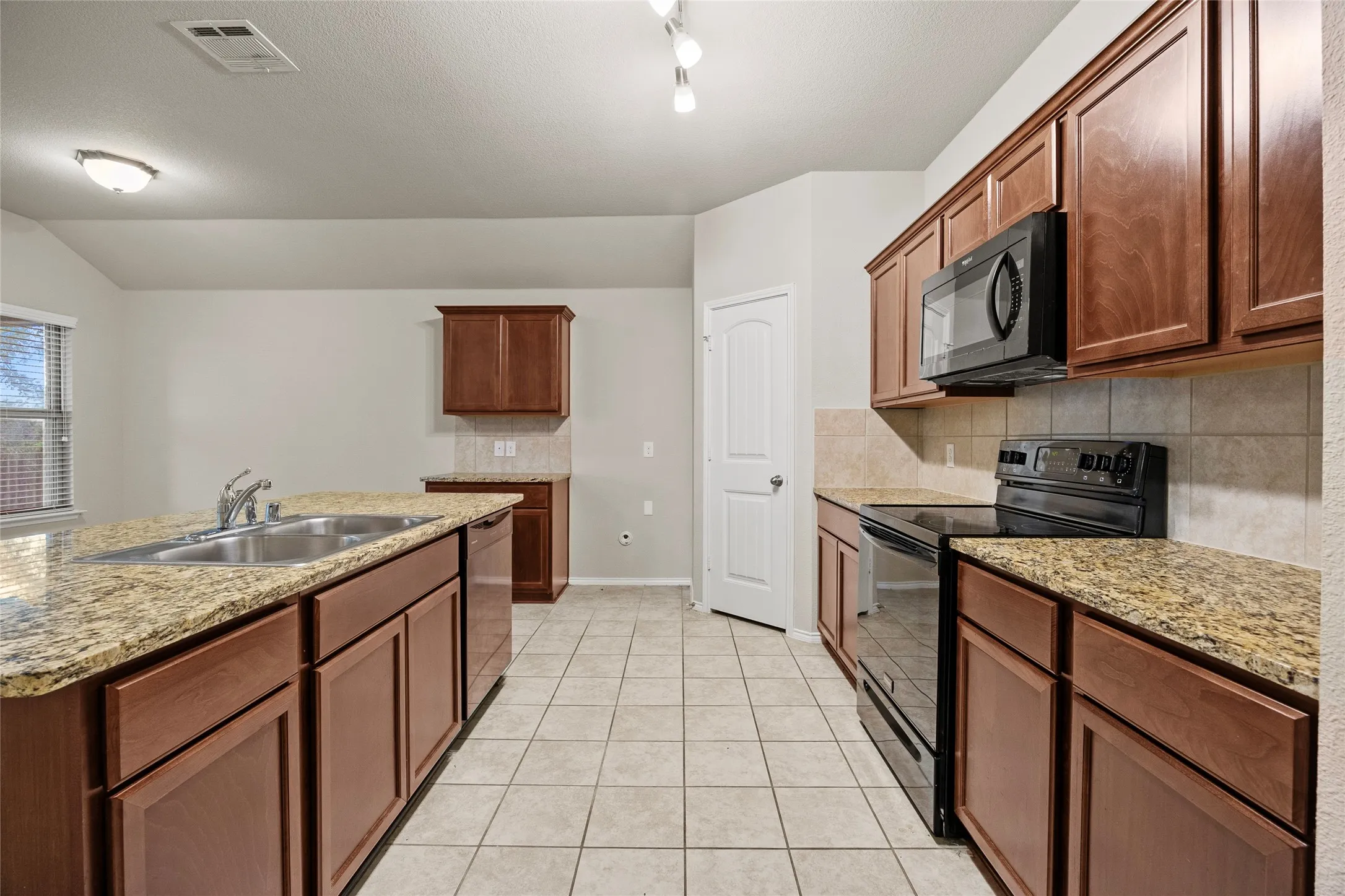 Single Family Residence For Sale in Rockwall County , 2492 Saldana Drive, Fate, Texas 75189, 4 Bedroom, 2 Bathroom, 2 Garage spaces, 1,609 Sqft, built in 2017, Preowned, mls#21255149, Real Estate Agent in Fate, Homes For Sale in Rockwall county, Homes For Sale in Fate, Realtor in Fate Texas, Real Estate Brokerage Independent Realty Texas, Luminita Cordes Realtor