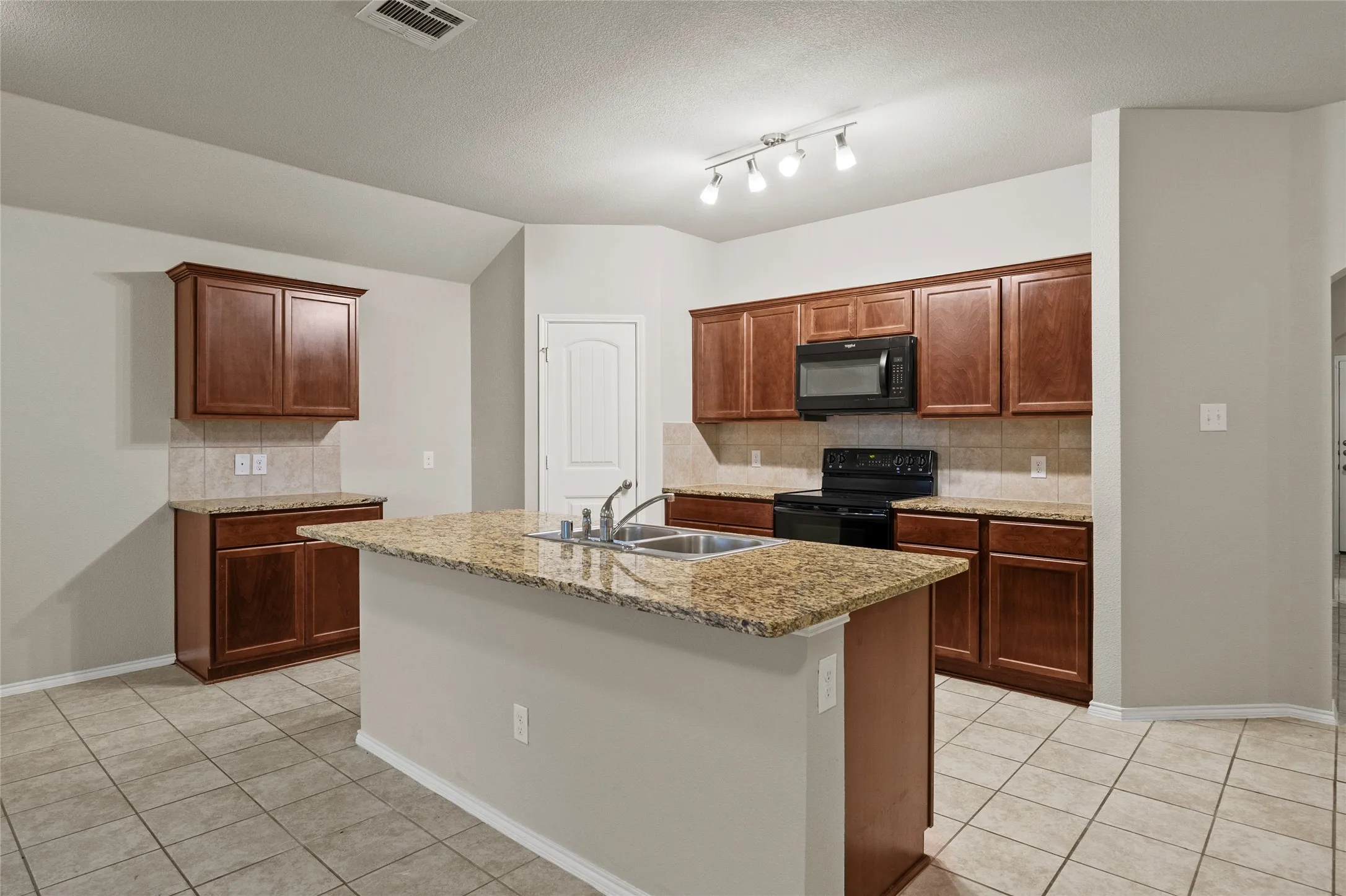 Single Family Residence For Sale in Rockwall County , 2492 Saldana Drive, Fate, Texas 75189, 4 Bedroom, 2 Bathroom, 2 Garage spaces, 1,609 Sqft, built in 2017, Preowned, mls#21255149, Real Estate Agent in Fate, Homes For Sale in Rockwall county, Homes For Sale in Fate, Realtor in Fate Texas, Real Estate Brokerage Independent Realty Texas, Luminita Cordes Realtor