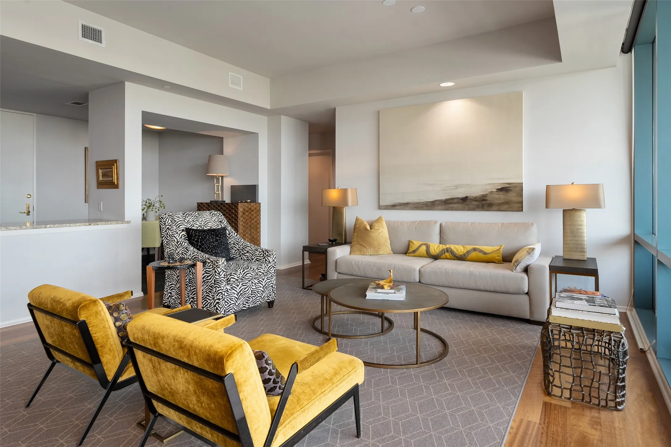 Condominium For Rent in Dallas County , 3111 Welborn Street 1201, Dallas, Texas 75219, 2 Bedroom, 3 Bathroom, 2 Garage spaces, 2,111 Sqft, built in 1985, Preowned, mls#21252197, Real Estate Agent in Dallas, Homes For Rent in Dallas county, Homes For Rent in Dallas, Realtor in Dallas Texas, Real Estate Brokerage Independent Realty Texas, Luminita Cordes Realtor