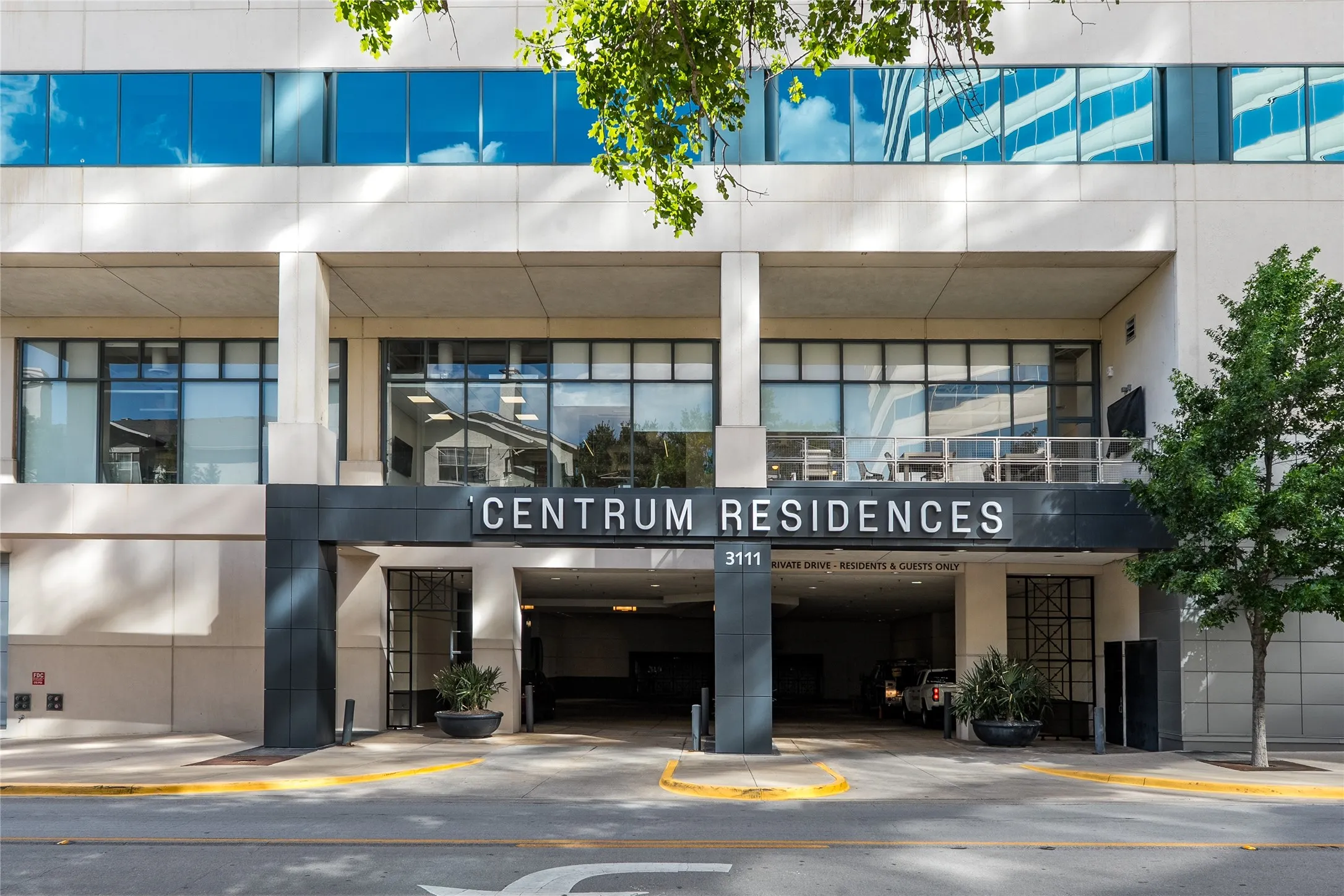 Condominium For Rent in Dallas County , 3111 Welborn Street 1201, Dallas, Texas 75219, 2 Bedroom, 3 Bathroom, 2 Garage spaces, 2,111 Sqft, built in 1985, Preowned, mls#21252197, Real Estate Agent in Dallas, Homes For Rent in Dallas county, Homes For Rent in Dallas, Realtor in Dallas Texas, Real Estate Brokerage Independent Realty Texas, Luminita Cordes Realtor
