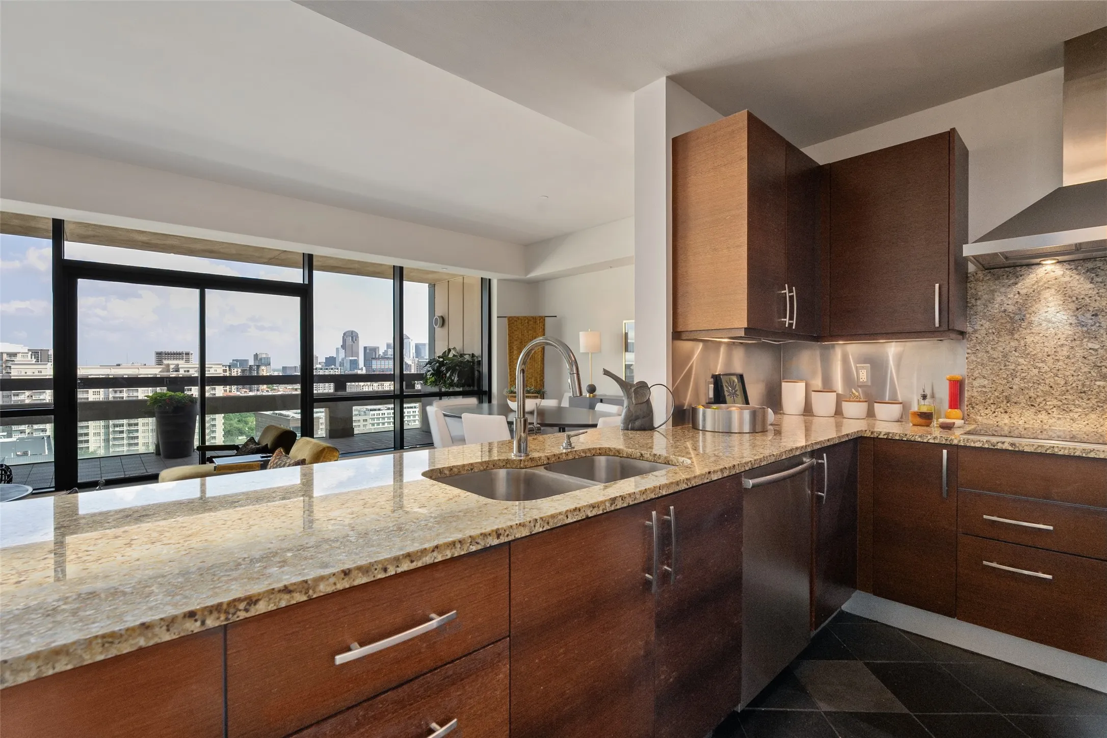 Condominium For Rent in Dallas County , 3111 Welborn Street 1201, Dallas, Texas 75219, 2 Bedroom, 3 Bathroom, 2 Garage spaces, 2,111 Sqft, built in 1985, Preowned, mls#21252197, Real Estate Agent in Dallas, Homes For Rent in Dallas county, Homes For Rent in Dallas, Realtor in Dallas Texas, Real Estate Brokerage Independent Realty Texas, Luminita Cordes Realtor