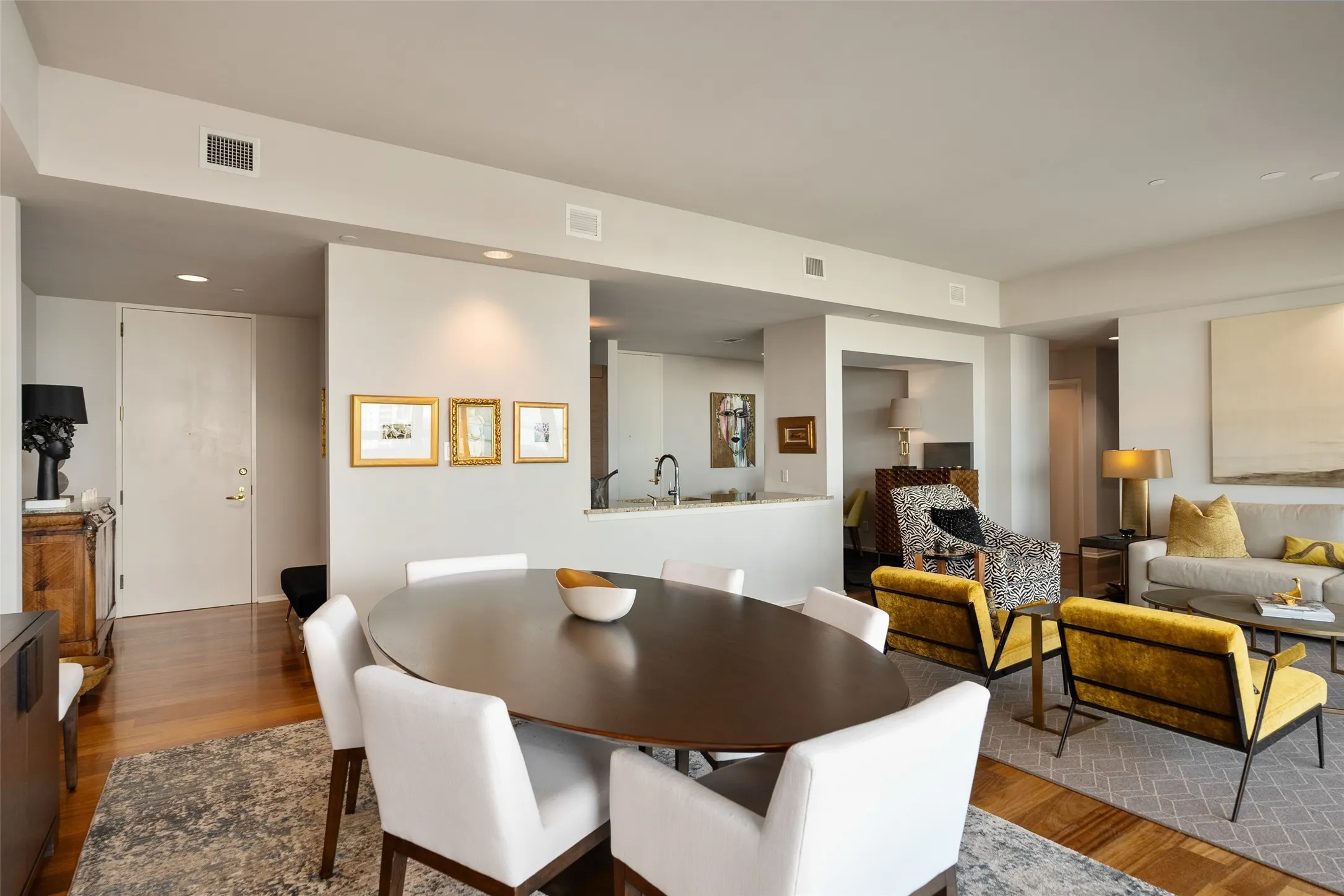 Condominium For Rent in Dallas County , 3111 Welborn Street 1201, Dallas, Texas 75219, 2 Bedroom, 3 Bathroom, 2 Garage spaces, 2,111 Sqft, built in 1985, Preowned, mls#21252197, Real Estate Agent in Dallas, Homes For Rent in Dallas county, Homes For Rent in Dallas, Realtor in Dallas Texas, Real Estate Brokerage Independent Realty Texas, Luminita Cordes Realtor