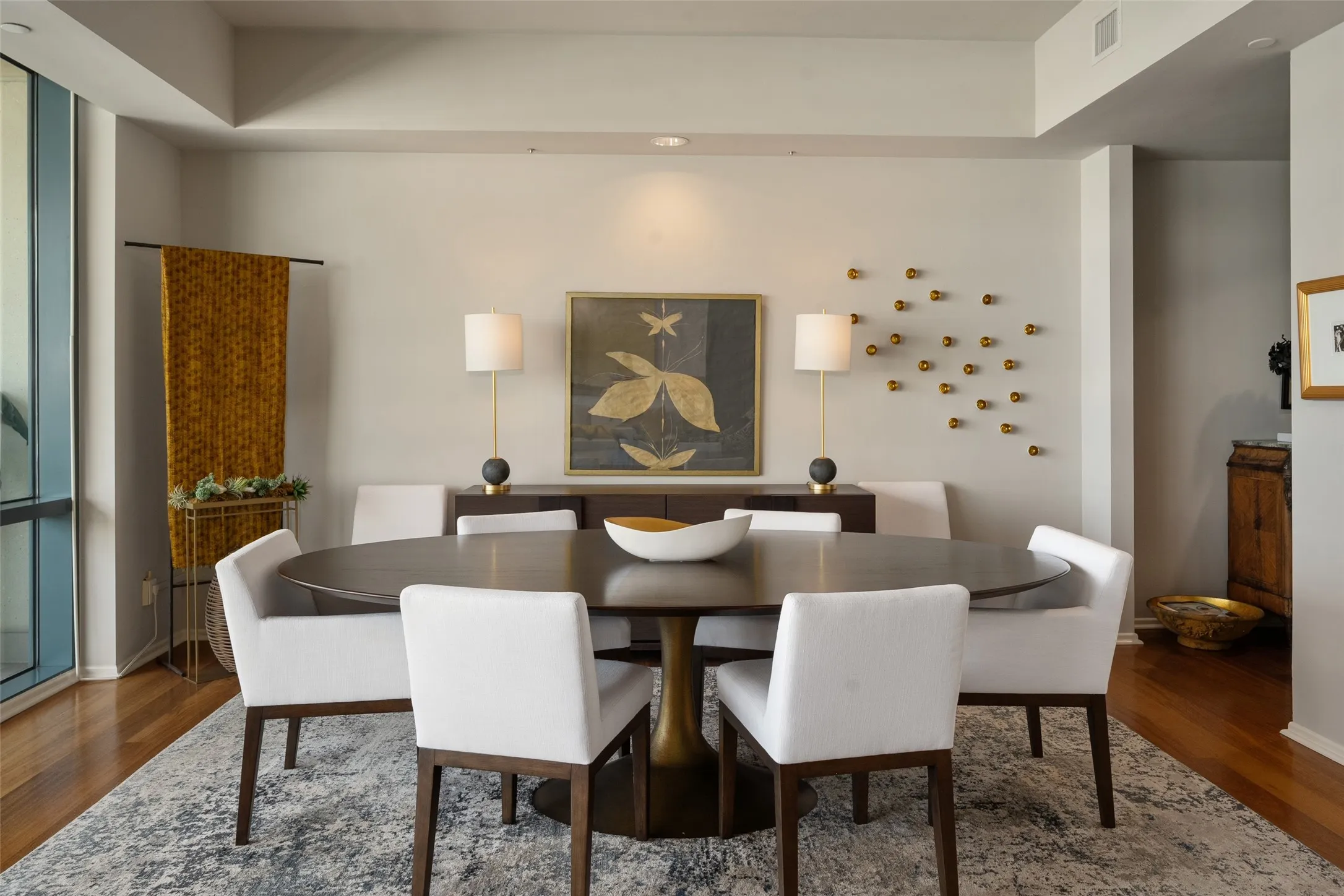Condominium For Rent in Dallas County , 3111 Welborn Street 1201, Dallas, Texas 75219, 2 Bedroom, 3 Bathroom, 2 Garage spaces, 2,111 Sqft, built in 1985, Preowned, mls#21252197, Real Estate Agent in Dallas, Homes For Rent in Dallas county, Homes For Rent in Dallas, Realtor in Dallas Texas, Real Estate Brokerage Independent Realty Texas, Luminita Cordes Realtor