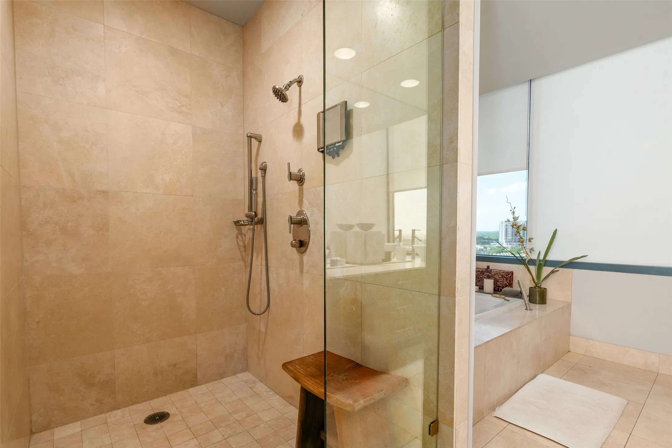 Condominium For Rent in Dallas County , 3111 Welborn Street 1201, Dallas, Texas 75219, 2 Bedroom, 3 Bathroom, 2 Garage spaces, 2,111 Sqft, built in 1985, Preowned, mls#21252197, Real Estate Agent in Dallas, Homes For Rent in Dallas county, Homes For Rent in Dallas, Realtor in Dallas Texas, Real Estate Brokerage Independent Realty Texas, Luminita Cordes Realtor