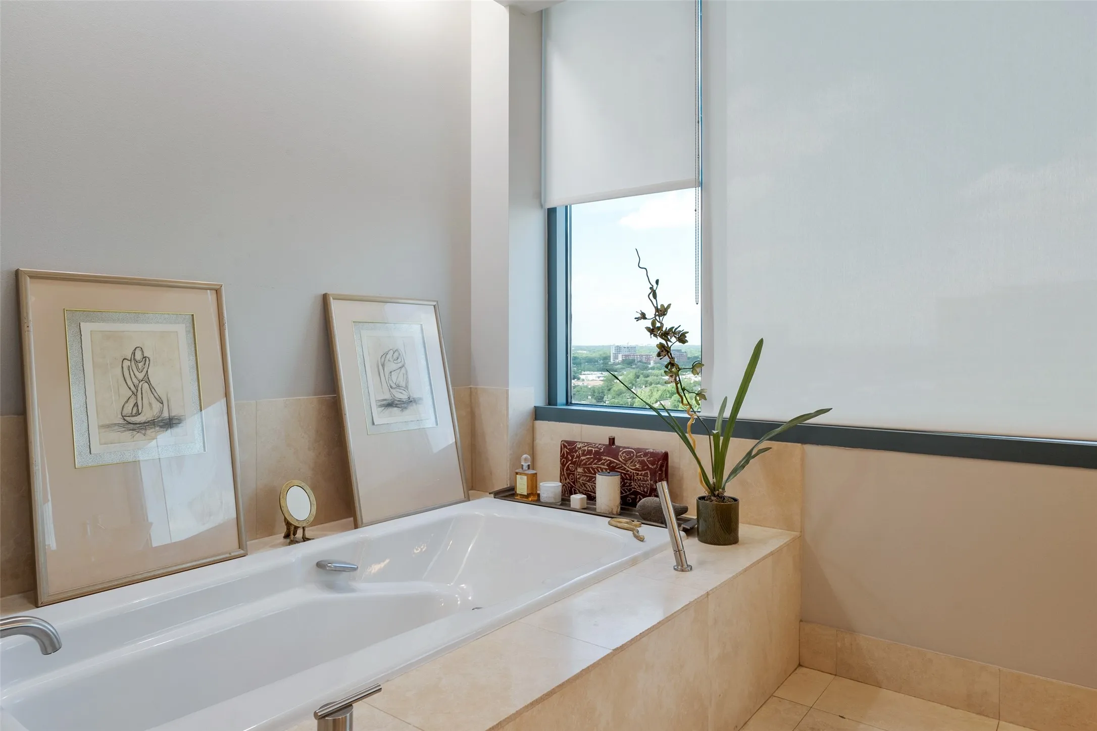 Condominium For Rent in Dallas County , 3111 Welborn Street 1201, Dallas, Texas 75219, 2 Bedroom, 3 Bathroom, 2 Garage spaces, 2,111 Sqft, built in 1985, Preowned, mls#21252197, Real Estate Agent in Dallas, Homes For Rent in Dallas county, Homes For Rent in Dallas, Realtor in Dallas Texas, Real Estate Brokerage Independent Realty Texas, Luminita Cordes Realtor