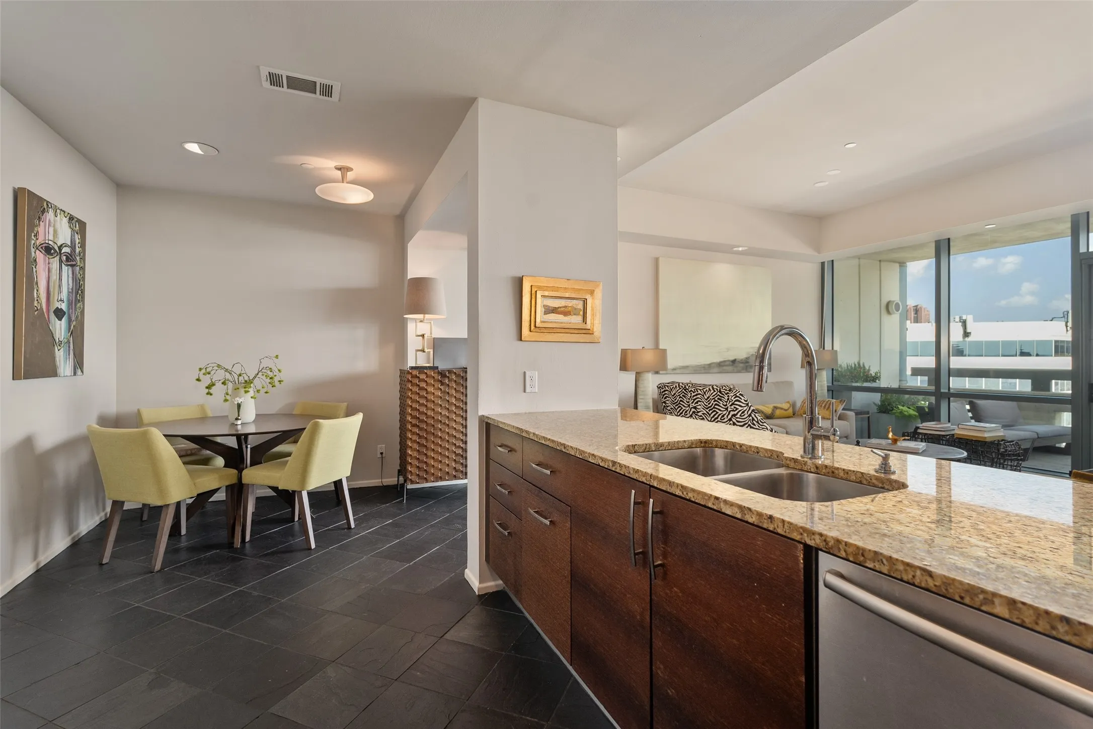 Condominium For Rent in Dallas County , 3111 Welborn Street 1201, Dallas, Texas 75219, 2 Bedroom, 3 Bathroom, 2 Garage spaces, 2,111 Sqft, built in 1985, Preowned, mls#21252197, Real Estate Agent in Dallas, Homes For Rent in Dallas county, Homes For Rent in Dallas, Realtor in Dallas Texas, Real Estate Brokerage Independent Realty Texas, Luminita Cordes Realtor
