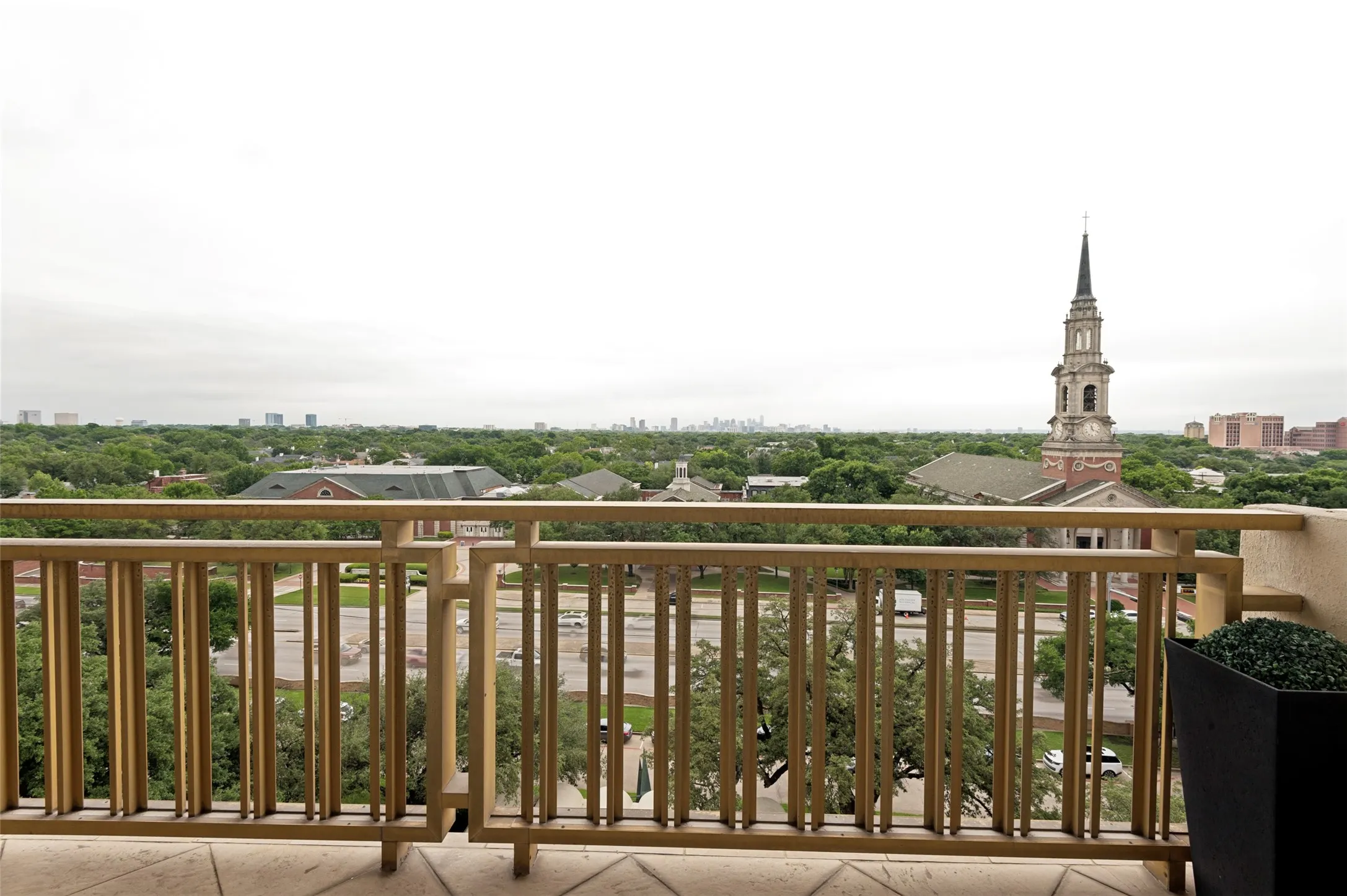 Condominium For Sale in Dallas County , 6211 W Northwest Highway 803, Dallas, Texas 75225, 1 Bedroom, 1 Bathroom, 1 Garage spaces, 585 Sqft, built in 1966, mls#21255631, Real Estate Agent in Dallas, Homes For Sale in Dallas county, Homes For Sale in Dallas, Realtor in Dallas Texas, Real Estate Brokerage Independent Realty Texas, Luminita Cordes Realtor