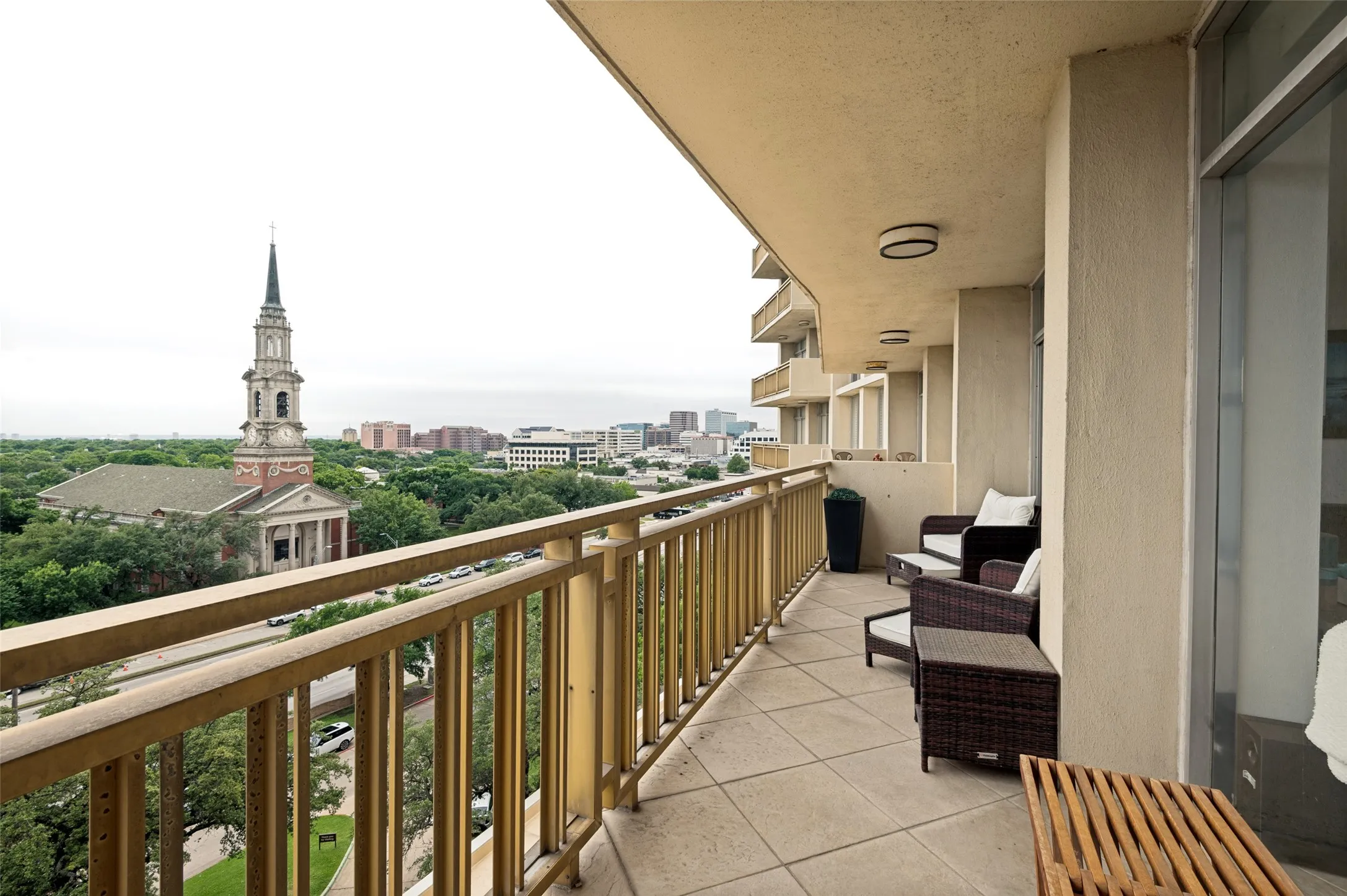 Condominium For Sale in Dallas County , 6211 W Northwest Highway 803, Dallas, Texas 75225, 1 Bedroom, 1 Bathroom, 1 Garage spaces, 585 Sqft, built in 1966, mls#21255631, Real Estate Agent in Dallas, Homes For Sale in Dallas county, Homes For Sale in Dallas, Realtor in Dallas Texas, Real Estate Brokerage Independent Realty Texas, Luminita Cordes Realtor