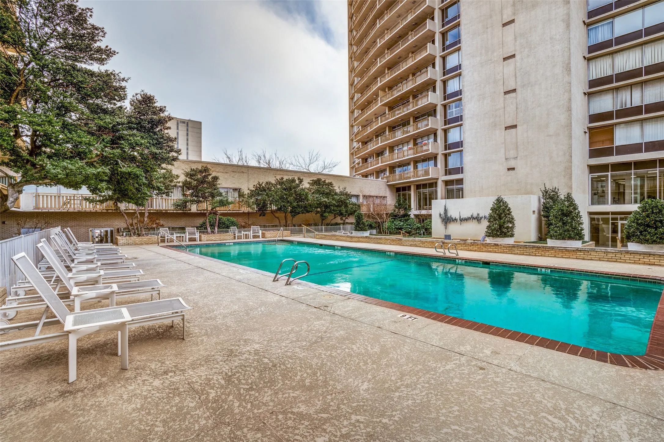 Condominium For Sale in Dallas County , 6211 W Northwest Highway 803, Dallas, Texas 75225, 1 Bedroom, 1 Bathroom, 1 Garage spaces, 585 Sqft, built in 1966, mls#21255631, Real Estate Agent in Dallas, Homes For Sale in Dallas county, Homes For Sale in Dallas, Realtor in Dallas Texas, Real Estate Brokerage Independent Realty Texas, Luminita Cordes Realtor