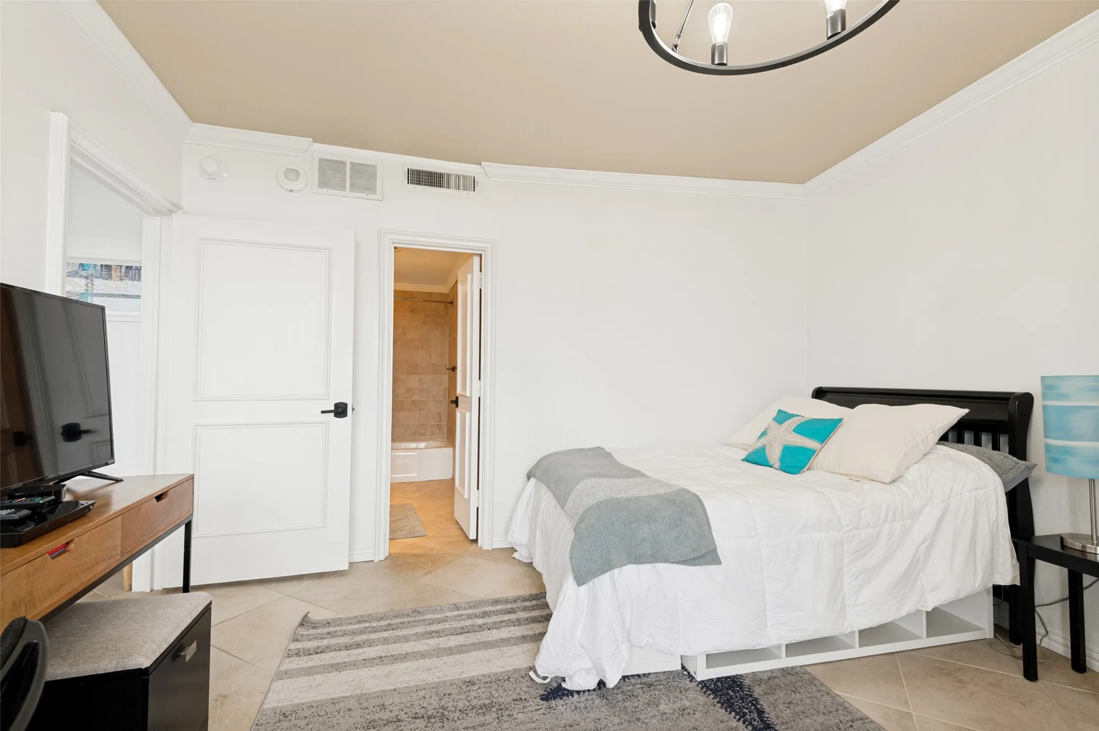 Condominium For Sale in Dallas County , 6211 W Northwest Highway 803, Dallas, Texas 75225, 1 Bedroom, 1 Bathroom, 1 Garage spaces, 585 Sqft, built in 1966, mls#21255631, Real Estate Agent in Dallas, Homes For Sale in Dallas county, Homes For Sale in Dallas, Realtor in Dallas Texas, Real Estate Brokerage Independent Realty Texas, Luminita Cordes Realtor