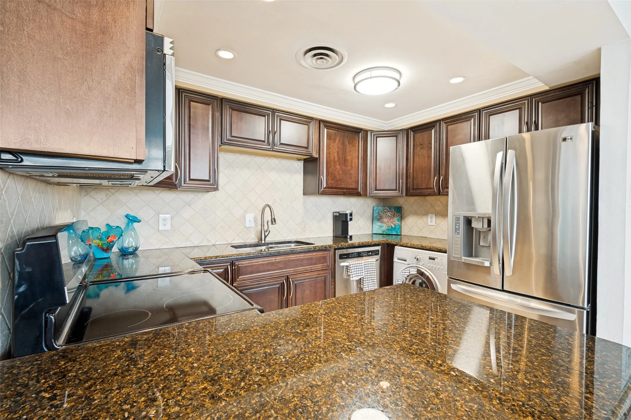 Condominium For Sale in Dallas County , 6211 W Northwest Highway 803, Dallas, Texas 75225, 1 Bedroom, 1 Bathroom, 1 Garage spaces, 585 Sqft, built in 1966, mls#21255631, Real Estate Agent in Dallas, Homes For Sale in Dallas county, Homes For Sale in Dallas, Realtor in Dallas Texas, Real Estate Brokerage Independent Realty Texas, Luminita Cordes Realtor