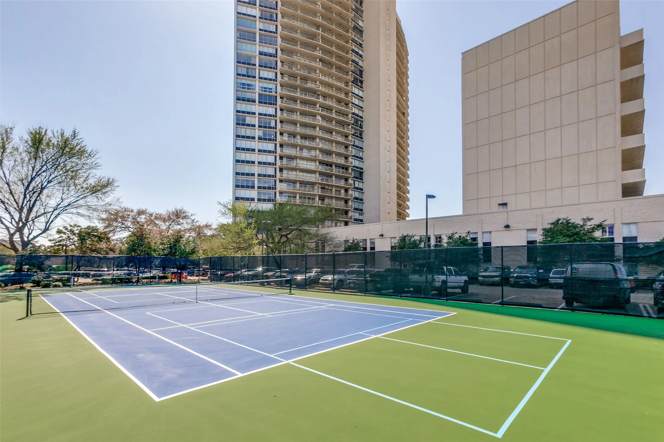 Condominium For Sale in Dallas County , 6211 W Northwest Highway 803, Dallas, Texas 75225, 1 Bedroom, 1 Bathroom, 1 Garage spaces, 585 Sqft, built in 1966, mls#21255631, Real Estate Agent in Dallas, Homes For Sale in Dallas county, Homes For Sale in Dallas, Realtor in Dallas Texas, Real Estate Brokerage Independent Realty Texas, Luminita Cordes Realtor