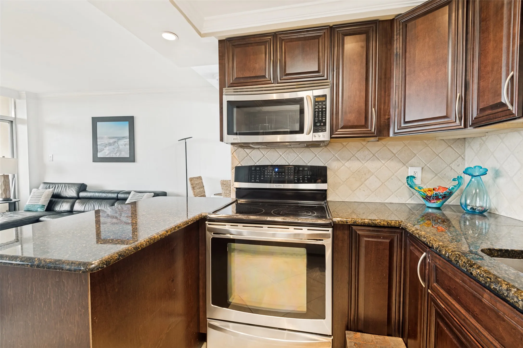 Condominium For Sale in Dallas County , 6211 W Northwest Highway 803, Dallas, Texas 75225, 1 Bedroom, 1 Bathroom, 1 Garage spaces, 585 Sqft, built in 1966, mls#21255631, Real Estate Agent in Dallas, Homes For Sale in Dallas county, Homes For Sale in Dallas, Realtor in Dallas Texas, Real Estate Brokerage Independent Realty Texas, Luminita Cordes Realtor