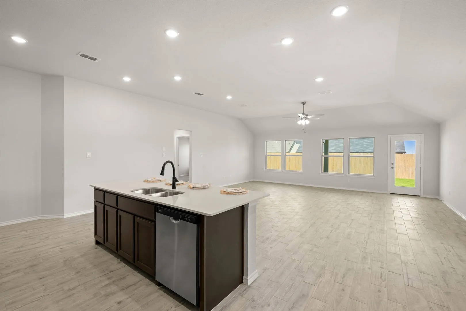 15004 Amantes- Kitchen-6