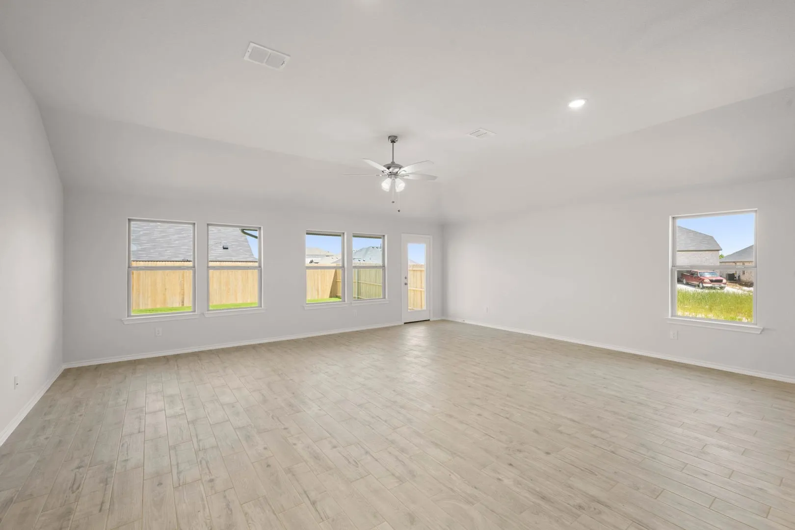 15004 Amantes- Living Room-1