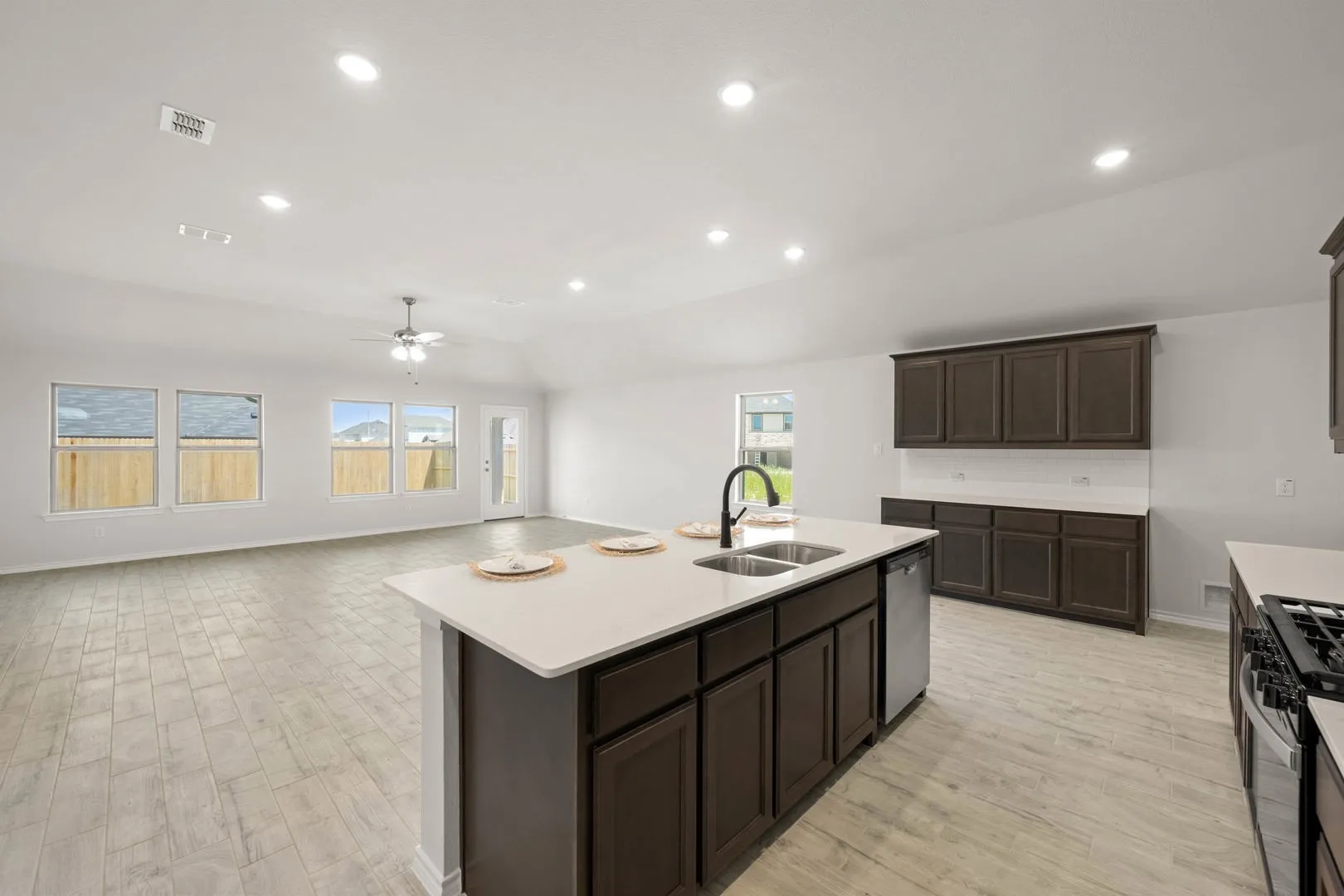 15004 Amantes- Kitchen-4