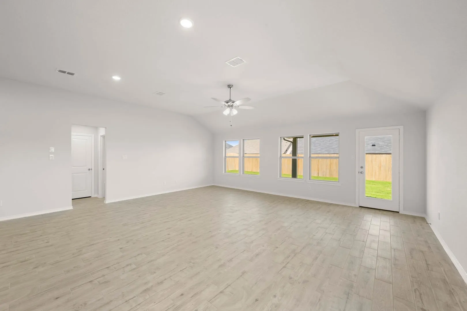 15004 Amantes- Living Room-2
