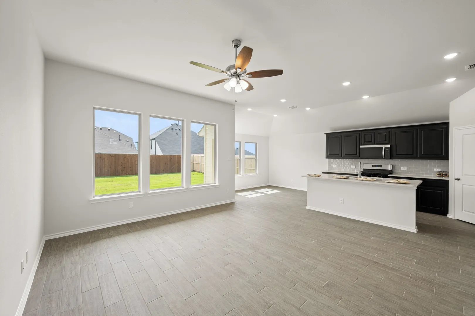 15008 Amantes- Living Room-2